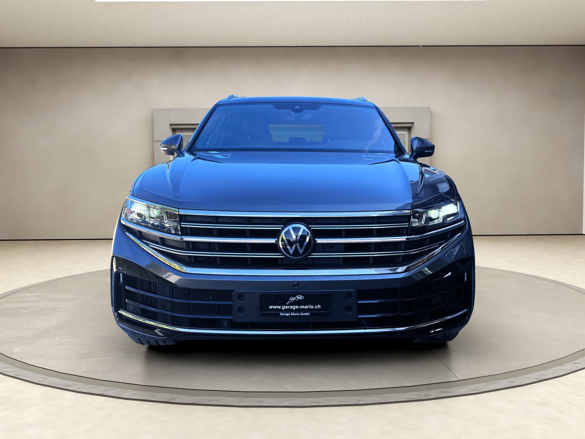VW Touareg 3.0 TSI eHybrid Elegance Tiptronic ✅CH-Fahrzeug & 8-fach bereift auf ALU & Frisch ab Service✅-image-1