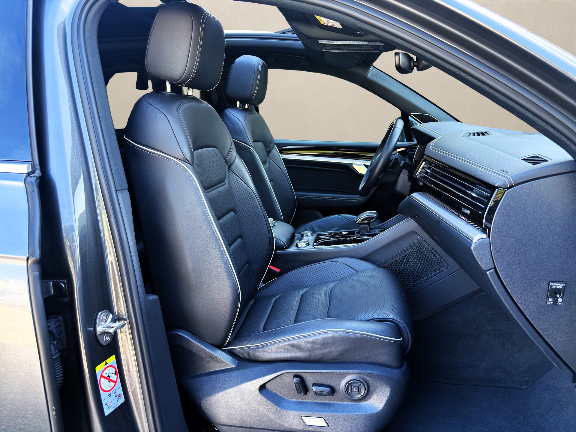 VW Touareg 3.0 TSI eHybrid Elegance Tiptronic ✅CH-Fahrzeug & 8-fach bereift auf ALU & Frisch ab Service✅-image-9