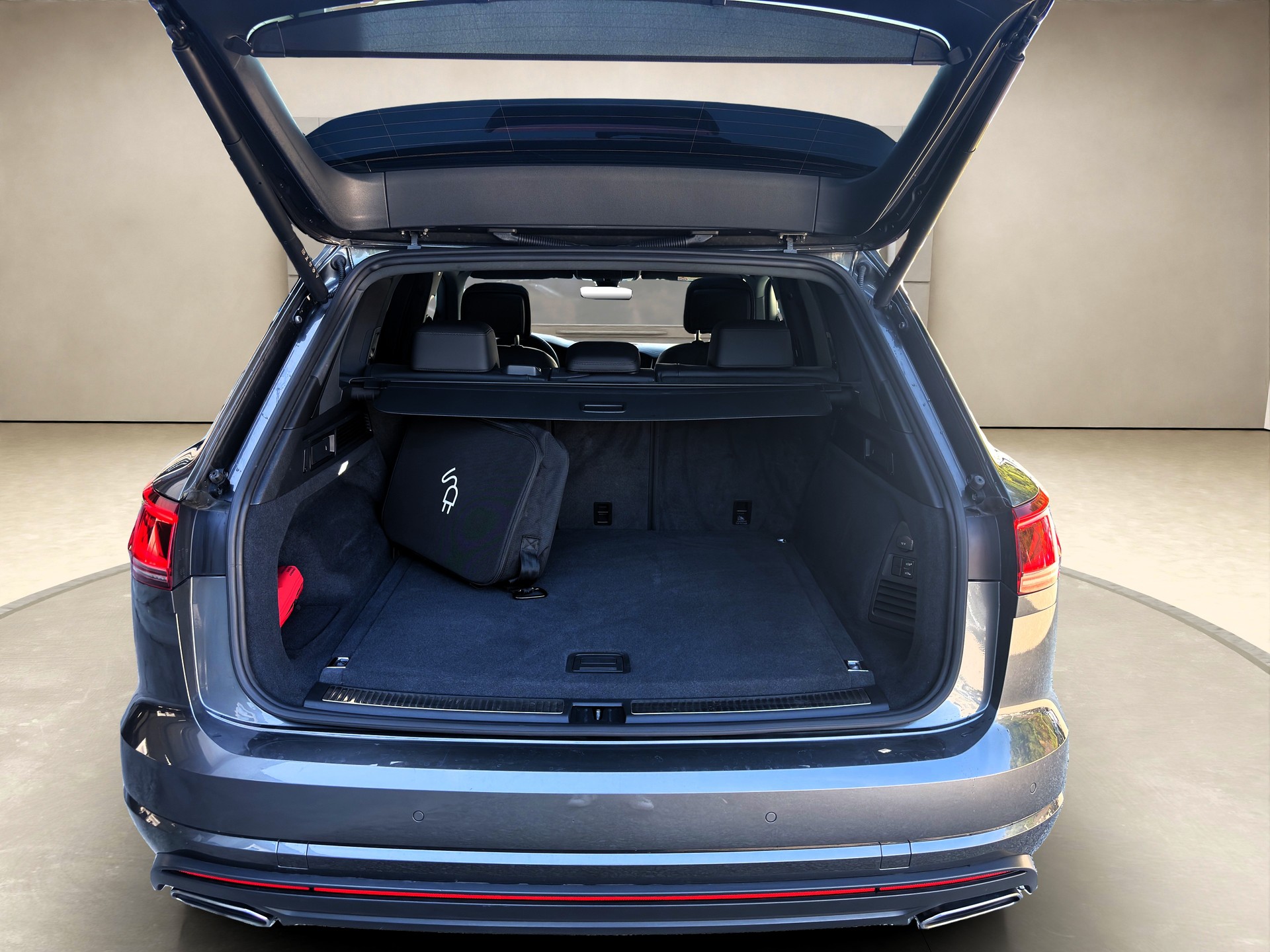 VW Touareg 3.0 TSI eHybrid Elegance Tiptronic ✅CH-Fahrzeug & 8-fach bereift auf ALU & Frisch ab Service✅-image-14