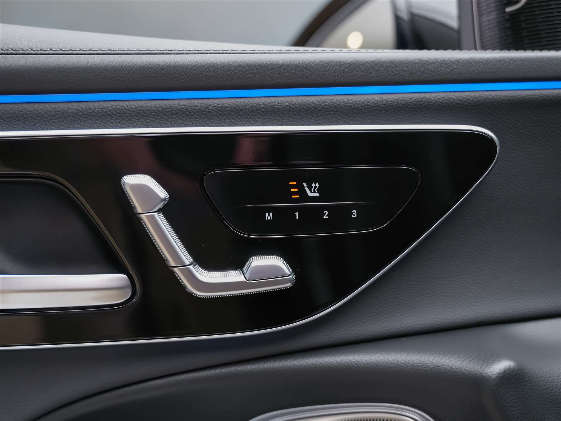 MERCEDES-BENZ E 220 d 4Matic 9G-Tronic *Werksgarantie*Superscreen*Burmester Soundsystem*360° Kamera*-image-24