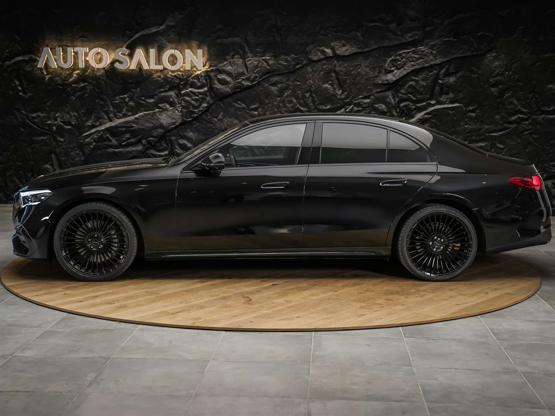 MERCEDES-BENZ E 220 d 4Matic 9G-Tronic *Werksgarantie*Superscreen*Burmester Soundsystem*360° Kamera*-image-1