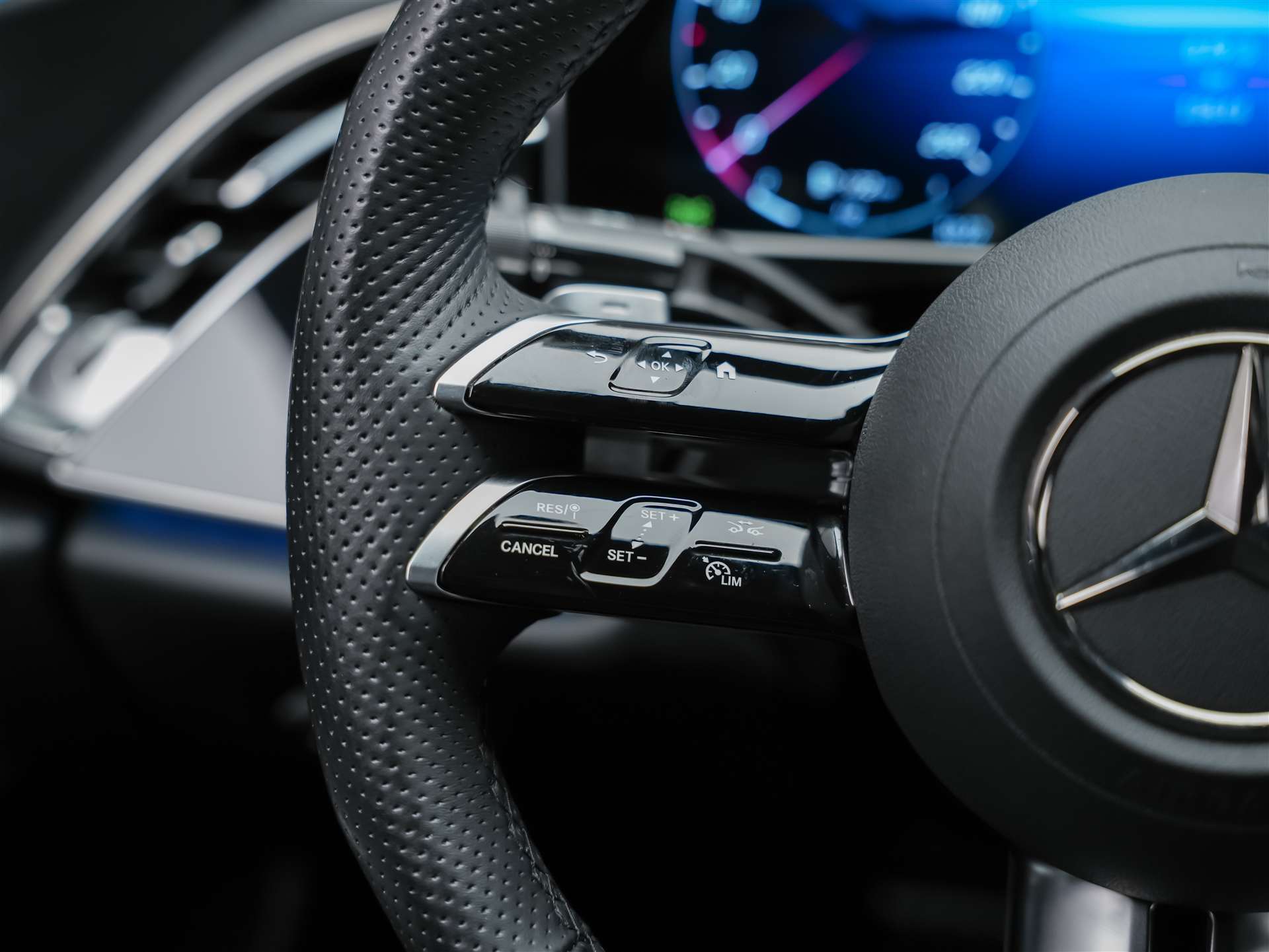 MERCEDES-BENZ E 220 d 4Matic 9G-Tronic *Werksgarantie*Superscreen*Burmester Soundsystem*360° Kamera*-image-28