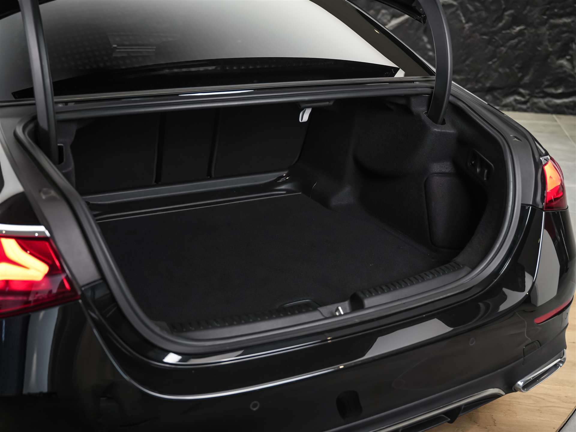 MERCEDES-BENZ E 220 d 4Matic 9G-Tronic *Werksgarantie*Superscreen*Burmester Soundsystem*360° Kamera*-image-42