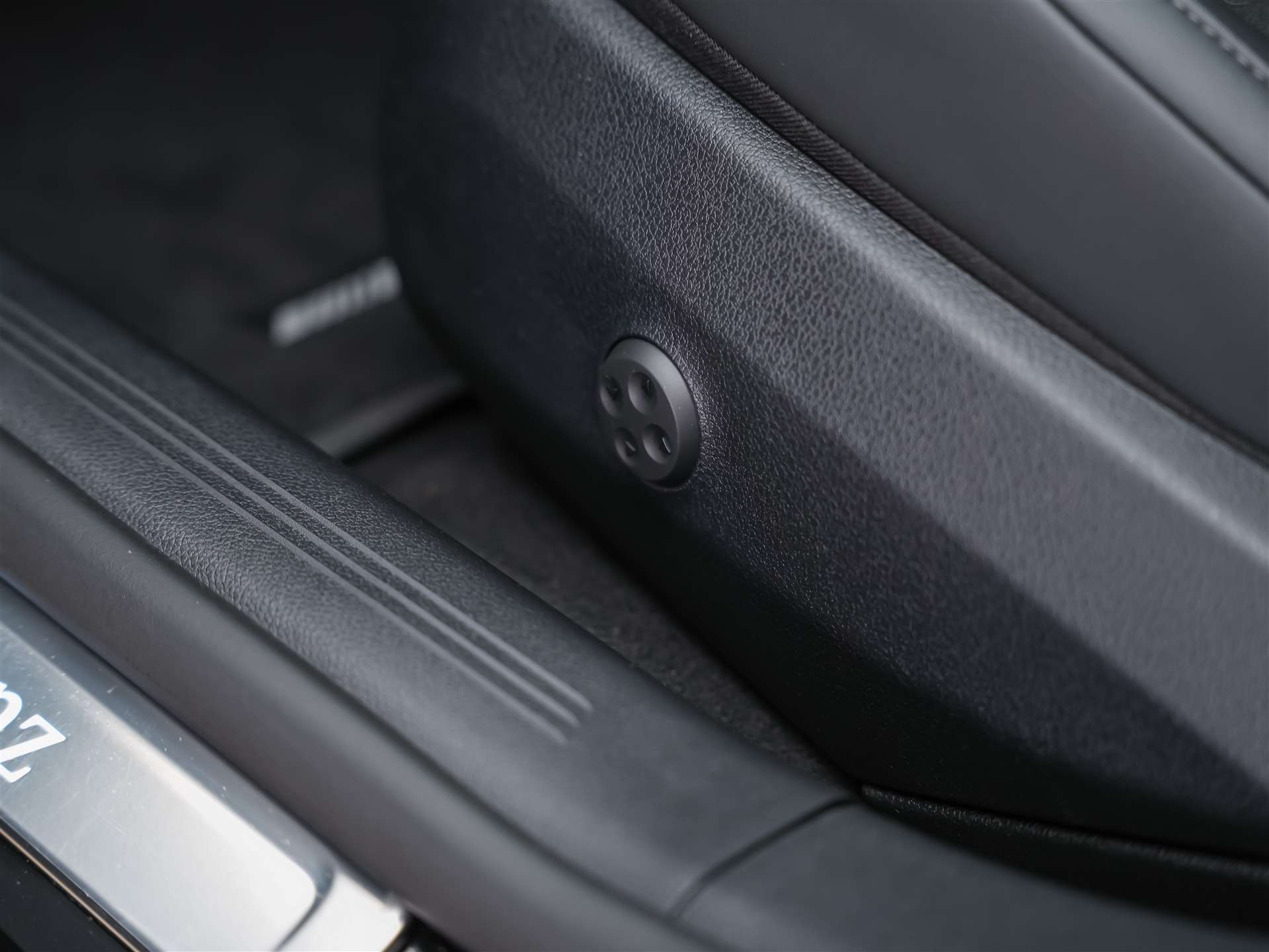 MERCEDES-BENZ E 220 d 4Matic 9G-Tronic *Werksgarantie*Superscreen*Burmester Soundsystem*360° Kamera*-image-26