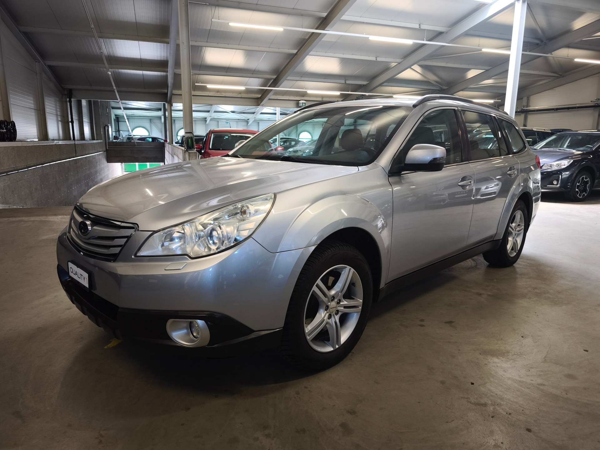 SUBARU Outback 3.6R Executive AWD Automatic-image-5