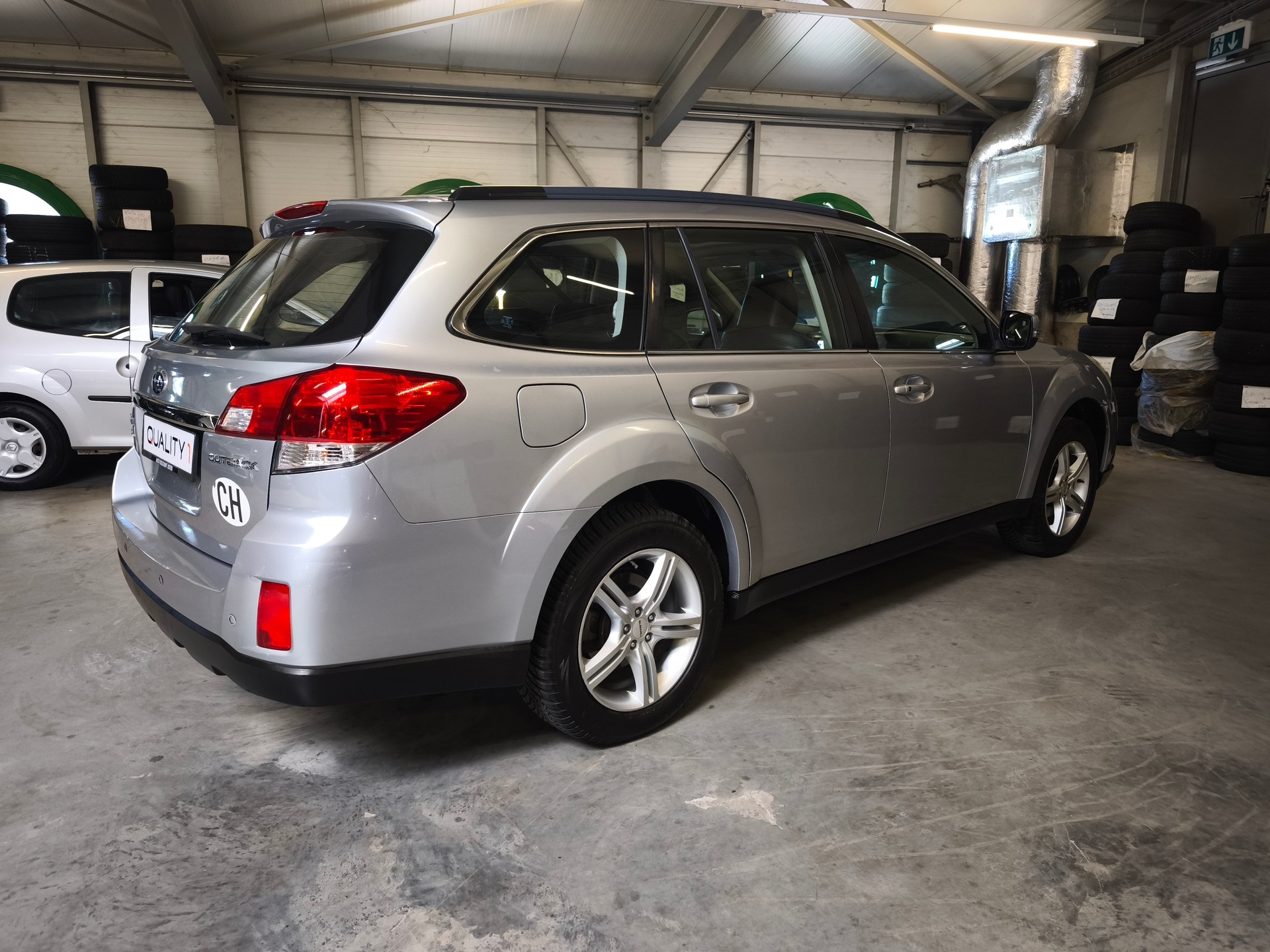 SUBARU Outback 3.6R Executive AWD Automatic-image-2