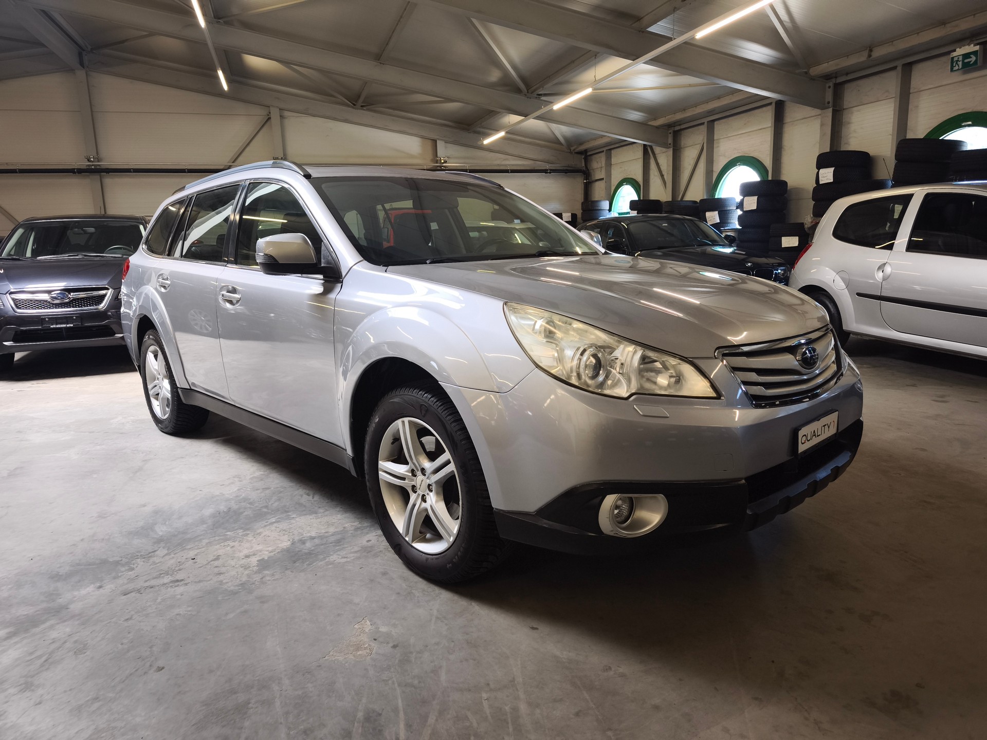 SUBARU Outback 3.6R Executive AWD Automatic-image-1