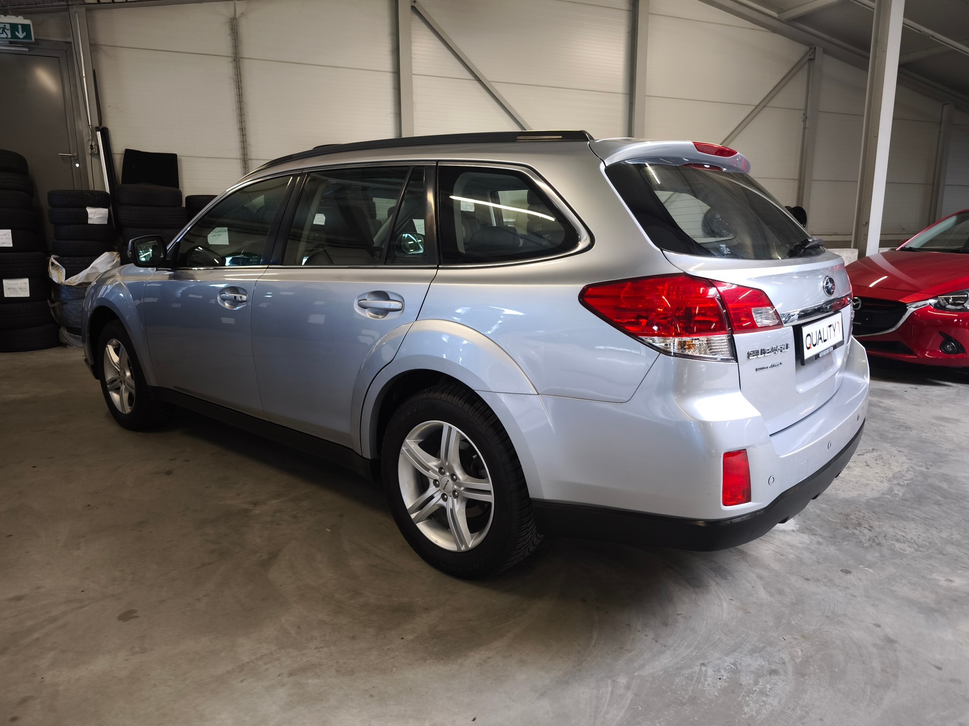 SUBARU Outback 3.6R Executive AWD Automatic-image-4