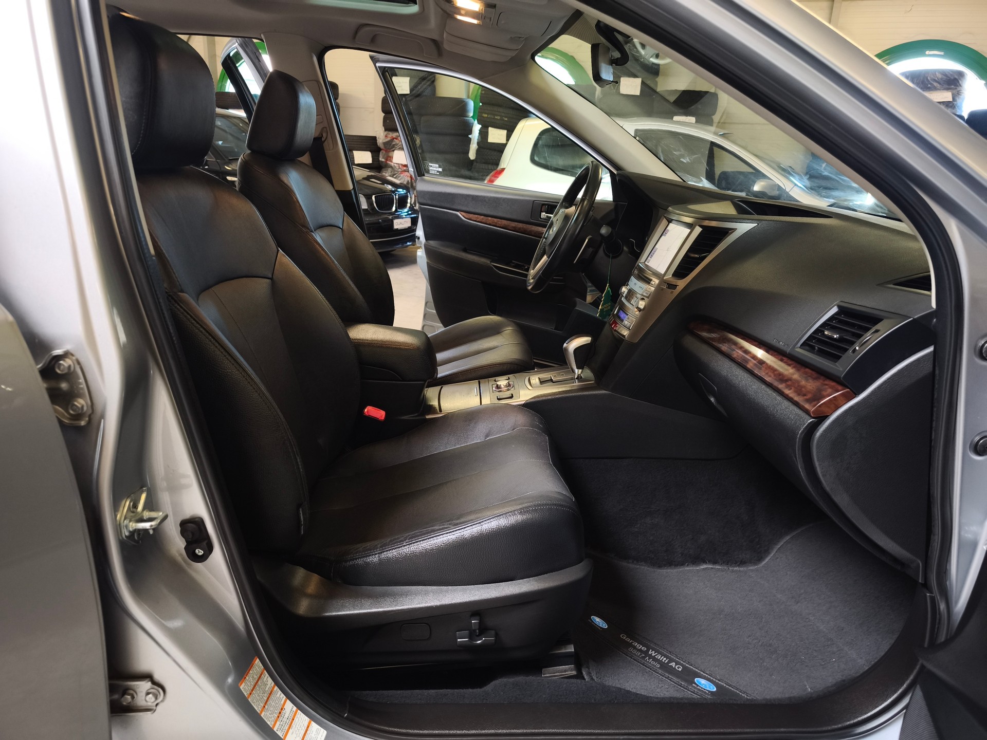 SUBARU Outback 3.6R Executive AWD Automatic-image-6