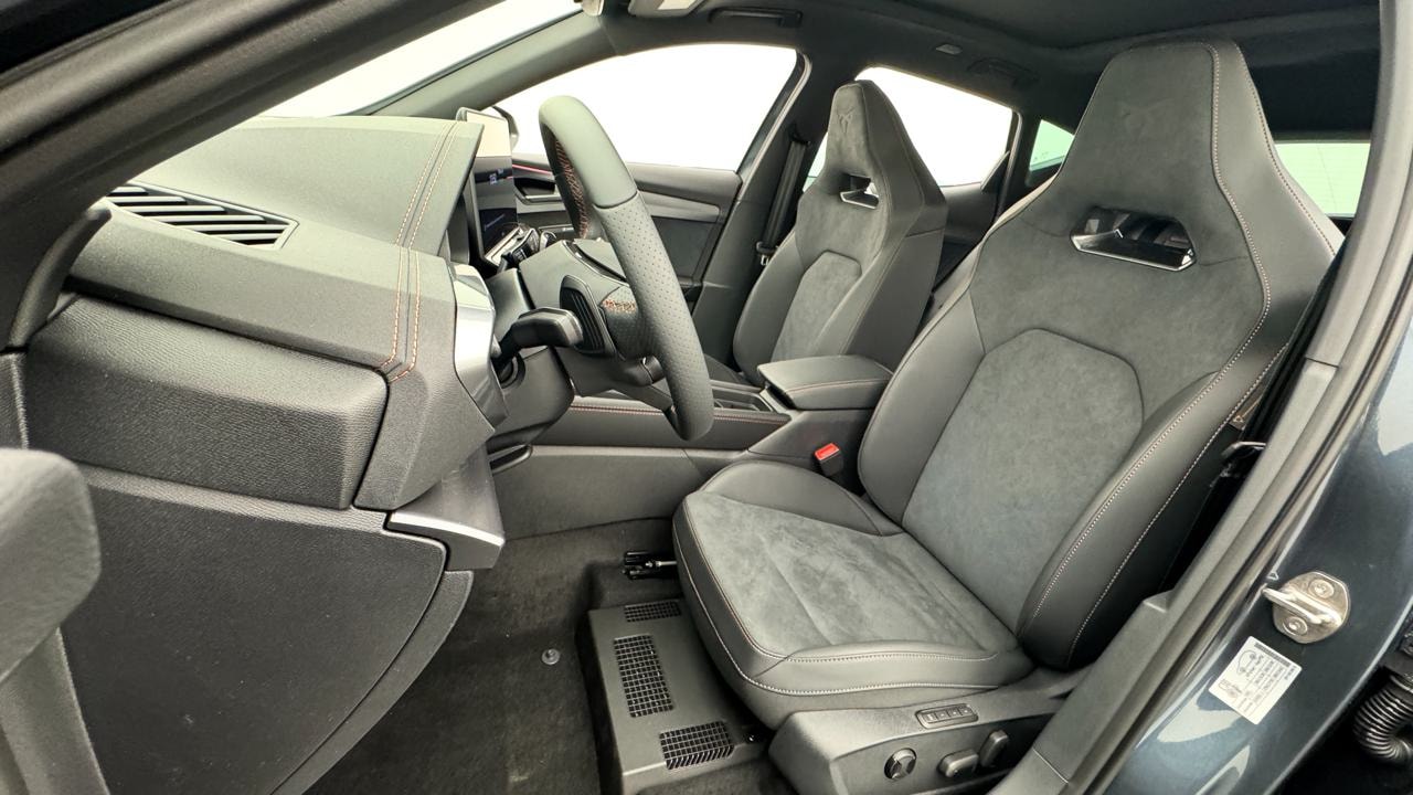 CUPRA Formentor 2.0TSI VZ Black Edtion-image-4