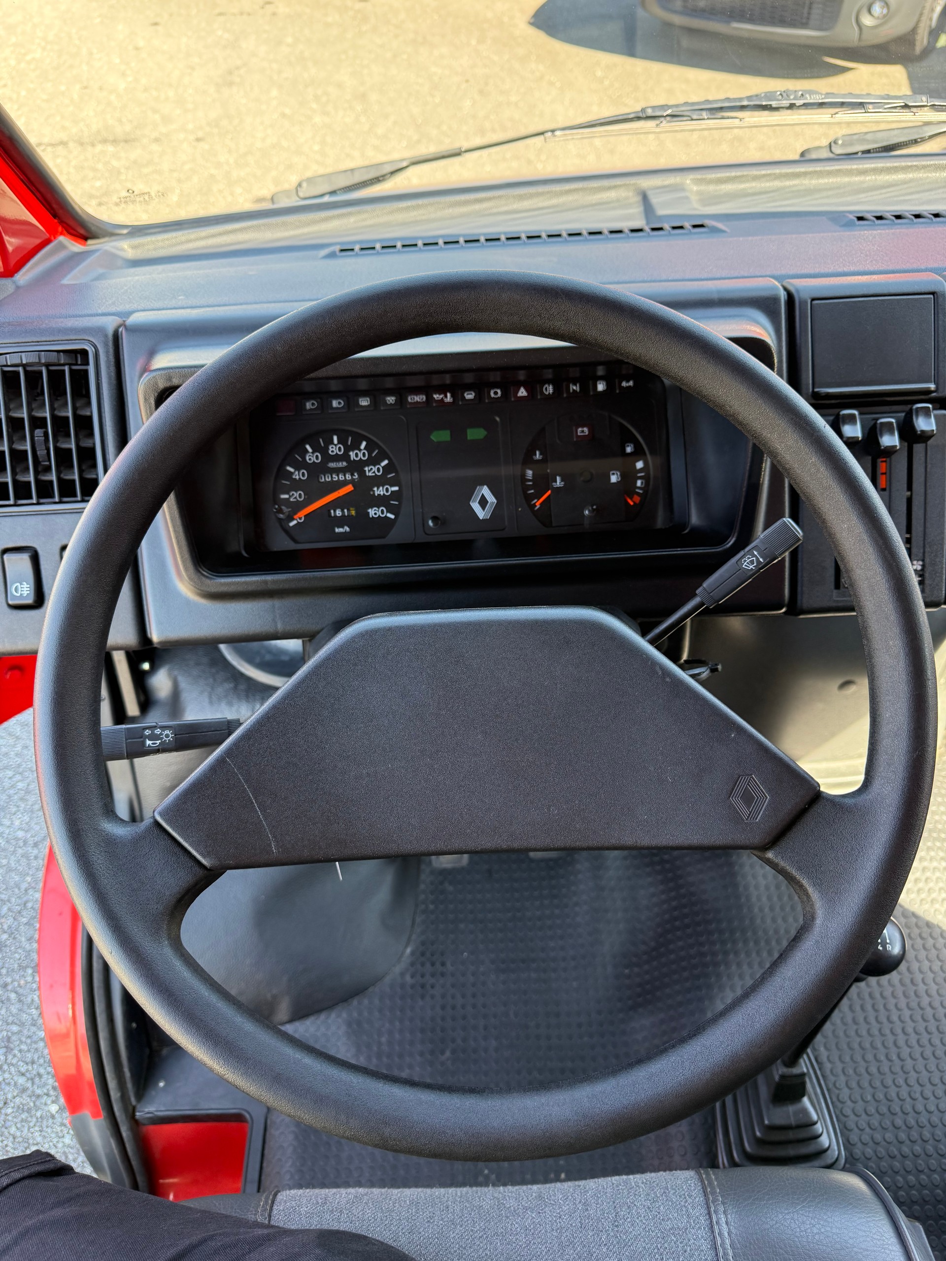 RENAULT V 49A 2.2 4x4-image-12