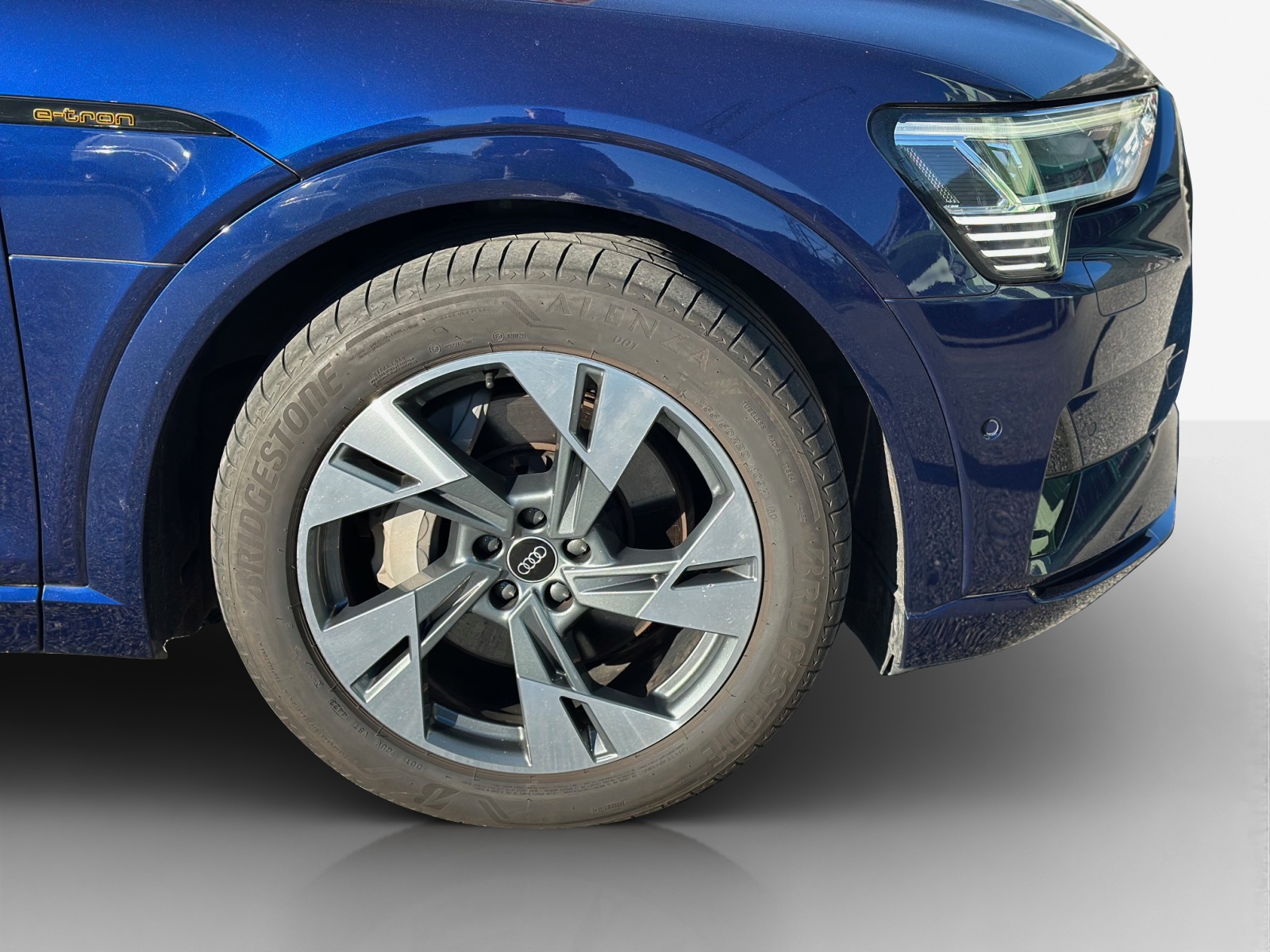 AUDI e-tron 55 Advanced quattro-image-14