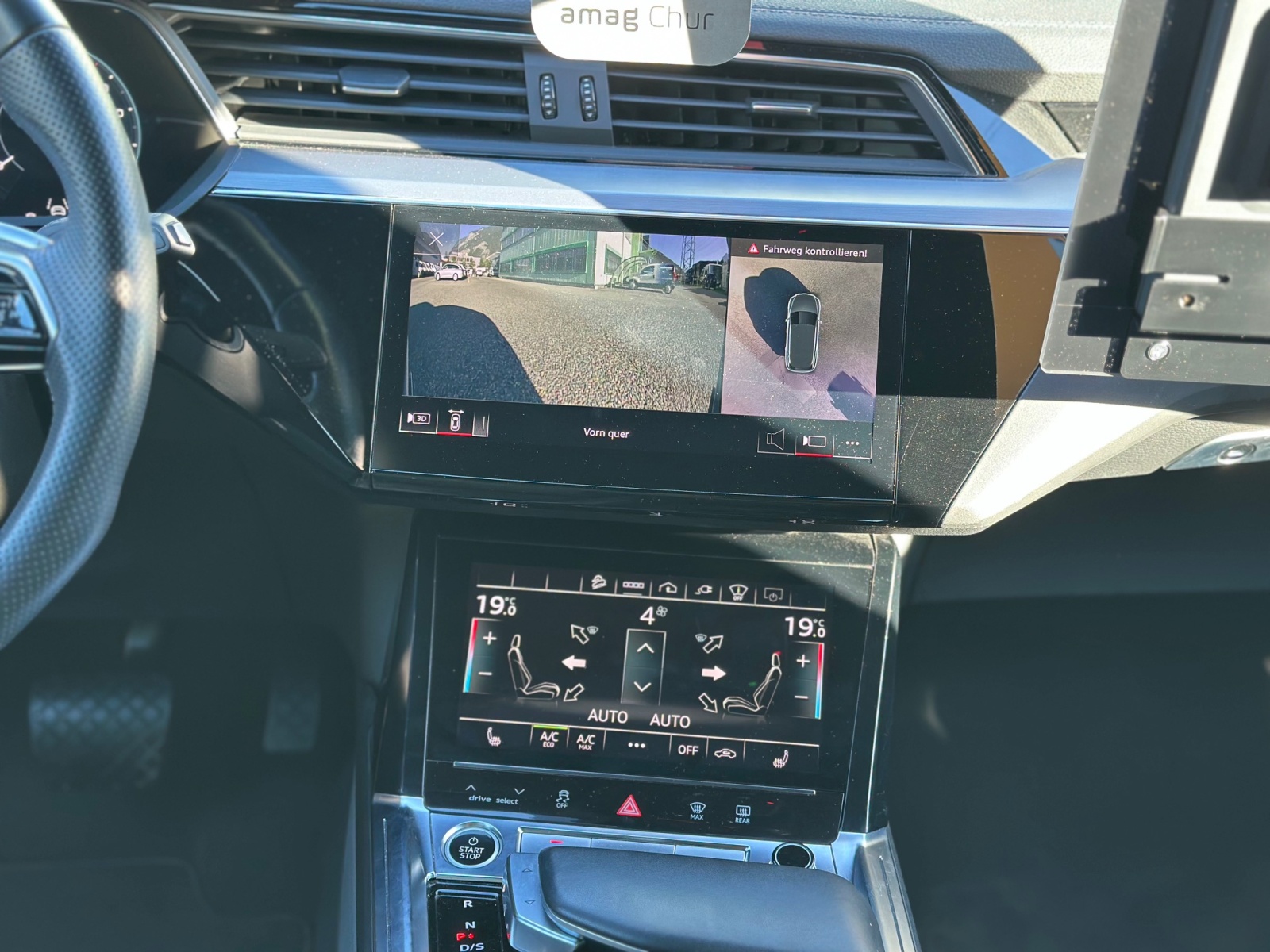 AUDI e-tron 55 Advanced quattro-image-10