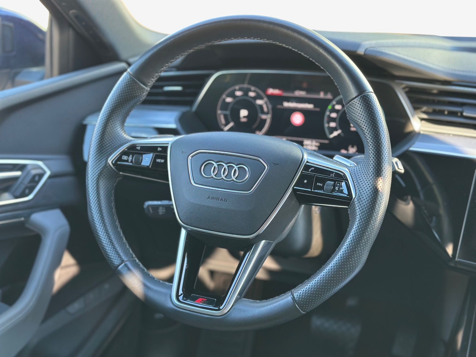 AUDI e-tron 55 Advanced quattro-image-9