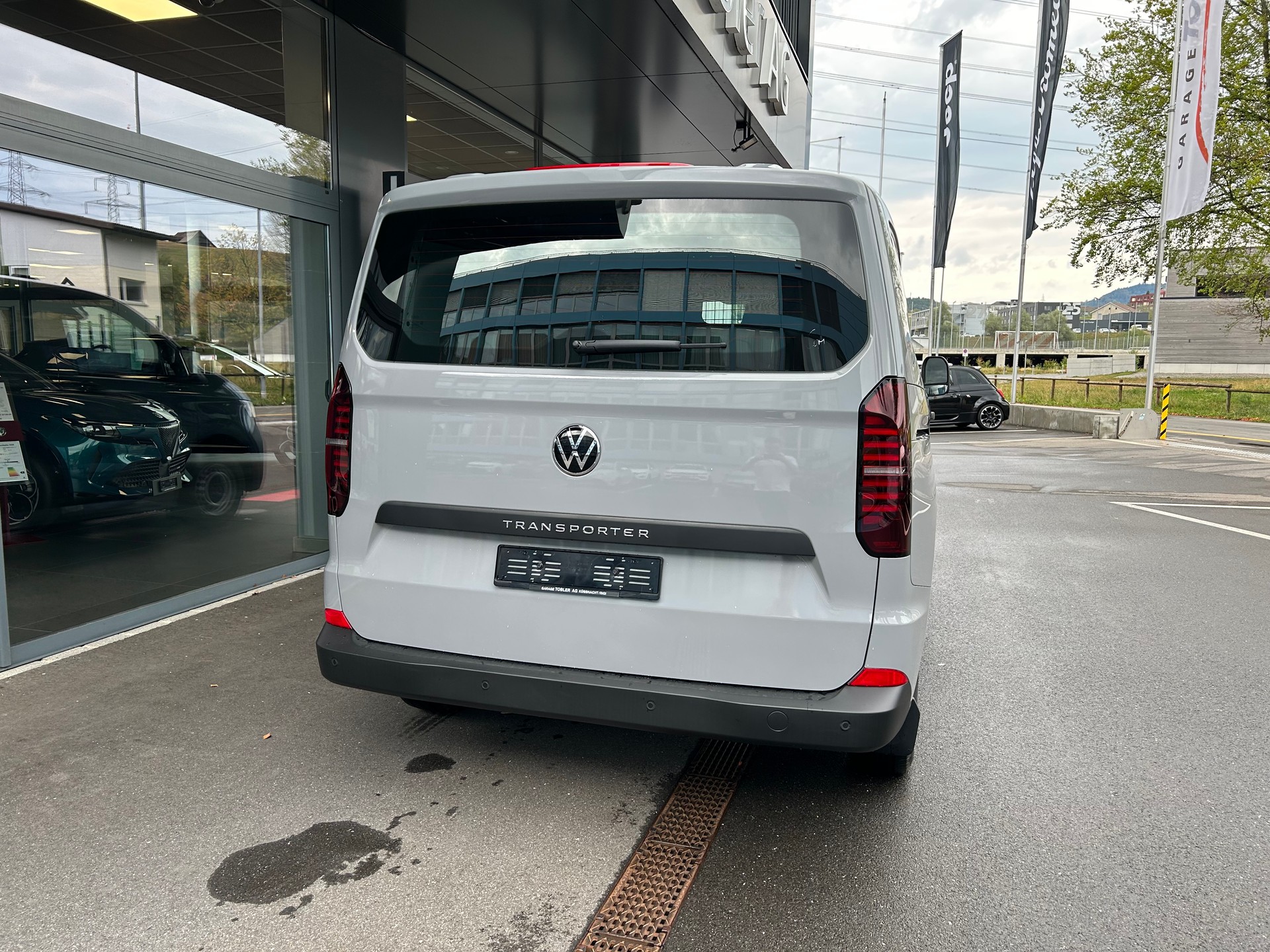 VW Transporter 2.0 TDI-image-4