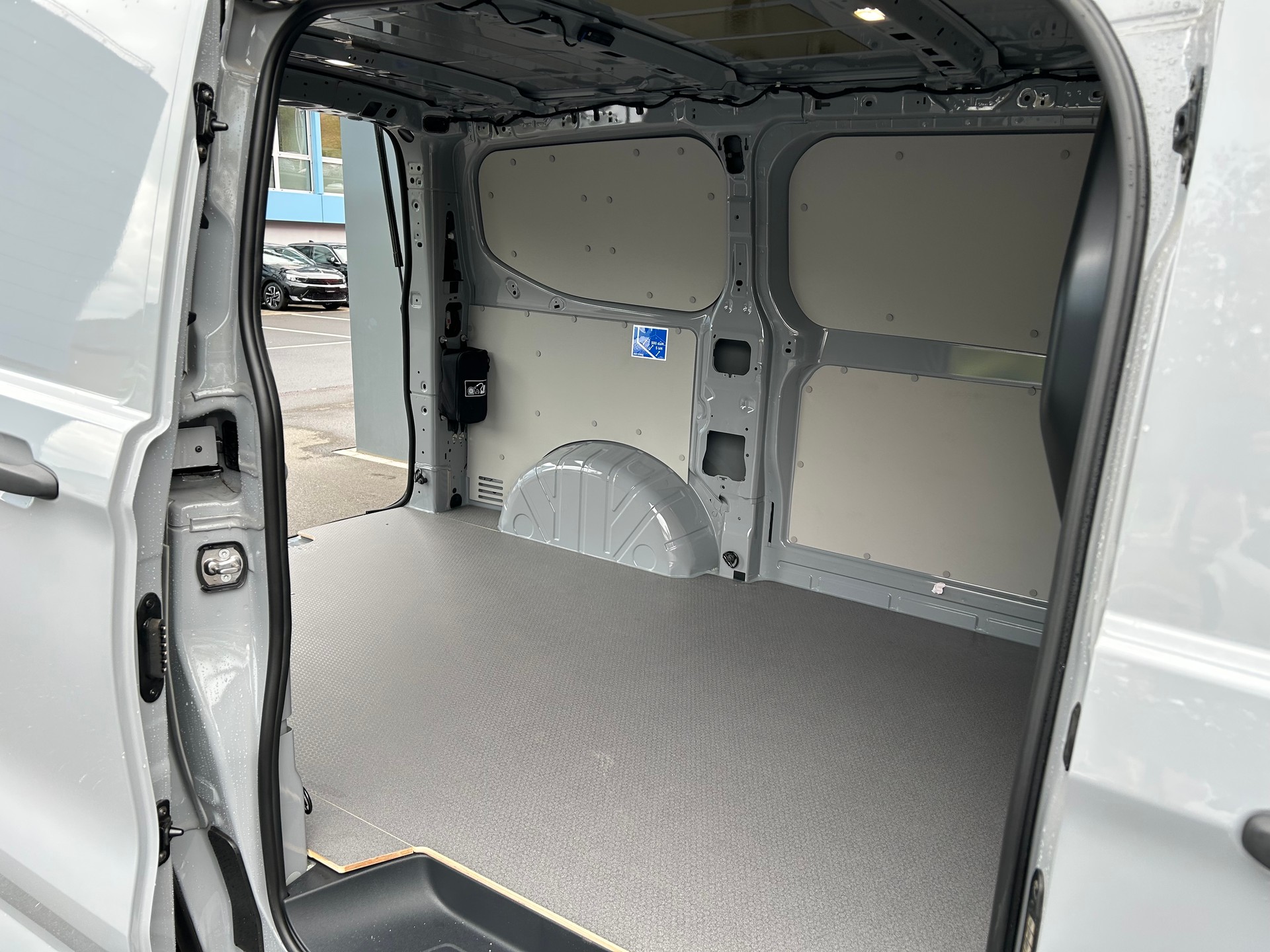 VW Transporter 2.0 TDI-image-16