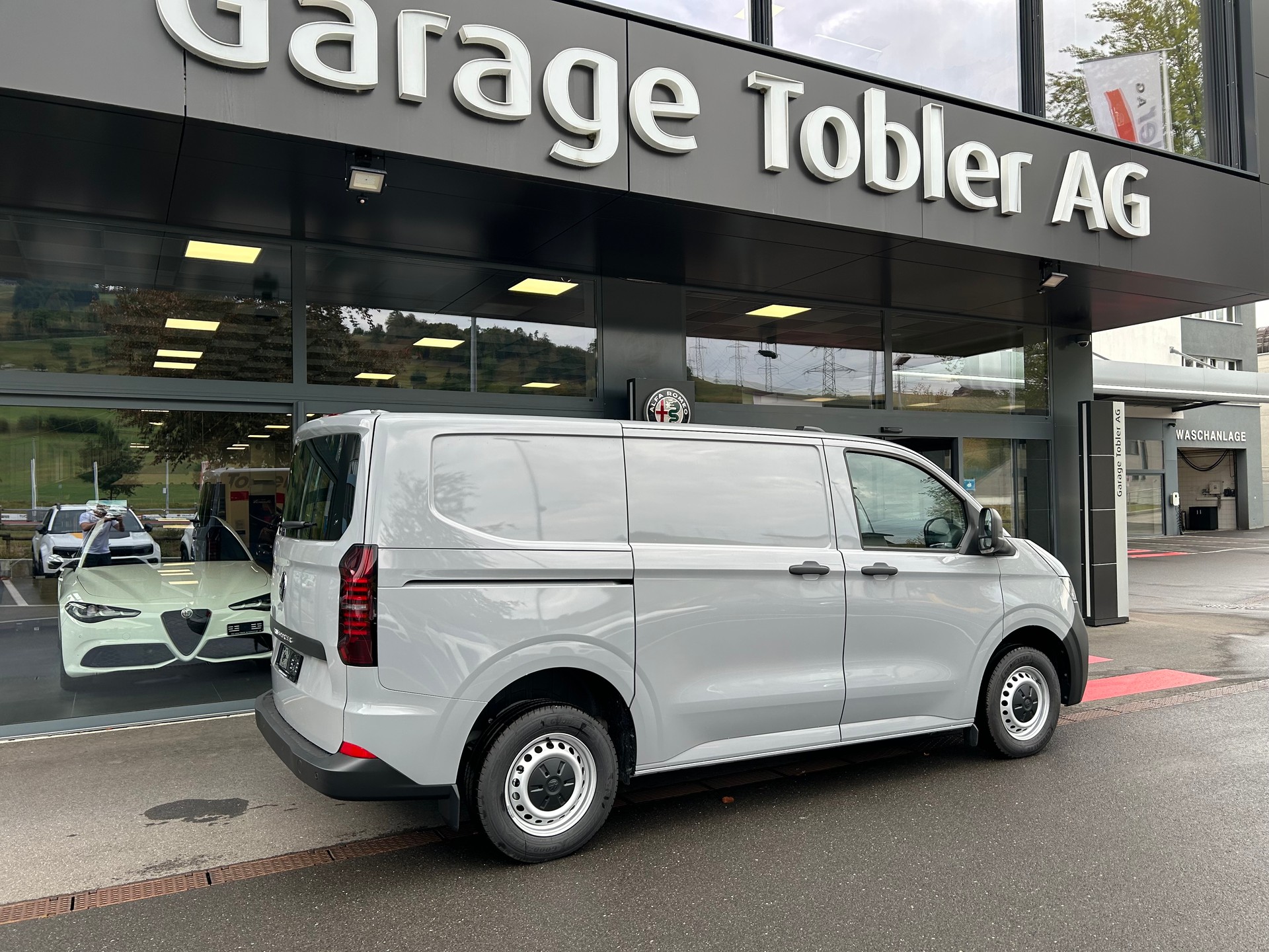 VW Transporter 2.0 TDI-image-2