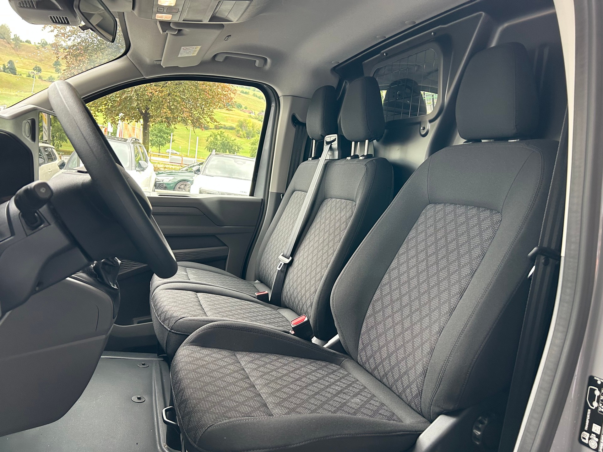 VW Transporter 2.0 TDI-image-11