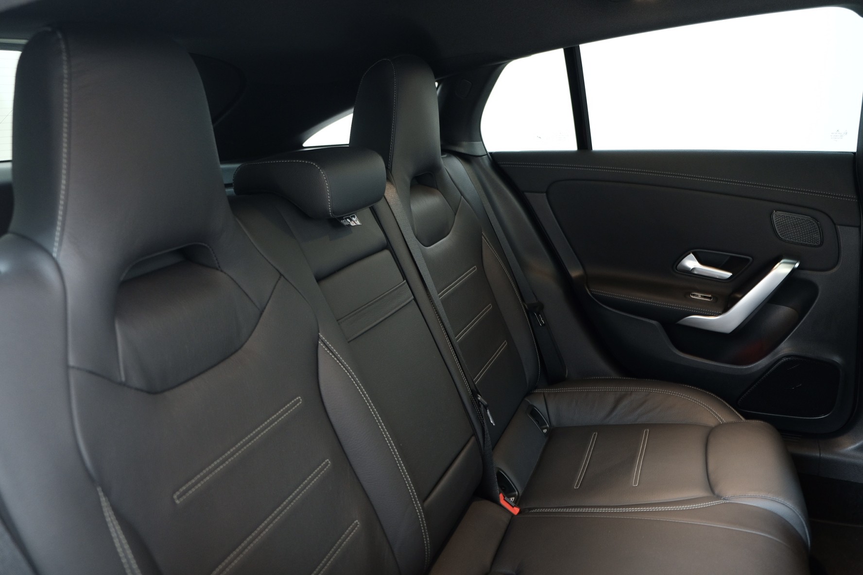 MERCEDES-BENZ CLA Shooting Brake 250 4Matic 7G-DCT AMG Line-image-12
