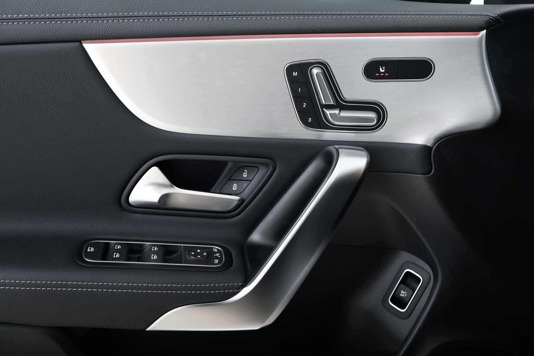 MERCEDES-BENZ CLA Shooting Brake 250 4Matic 7G-DCT AMG Line-image-9