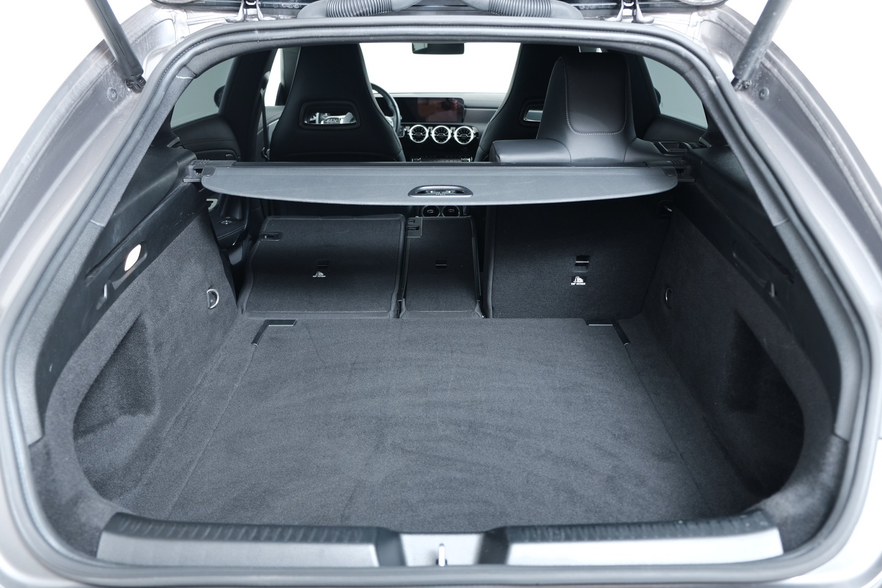 MERCEDES-BENZ CLA Shooting Brake 250 4Matic 7G-DCT AMG Line-image-14