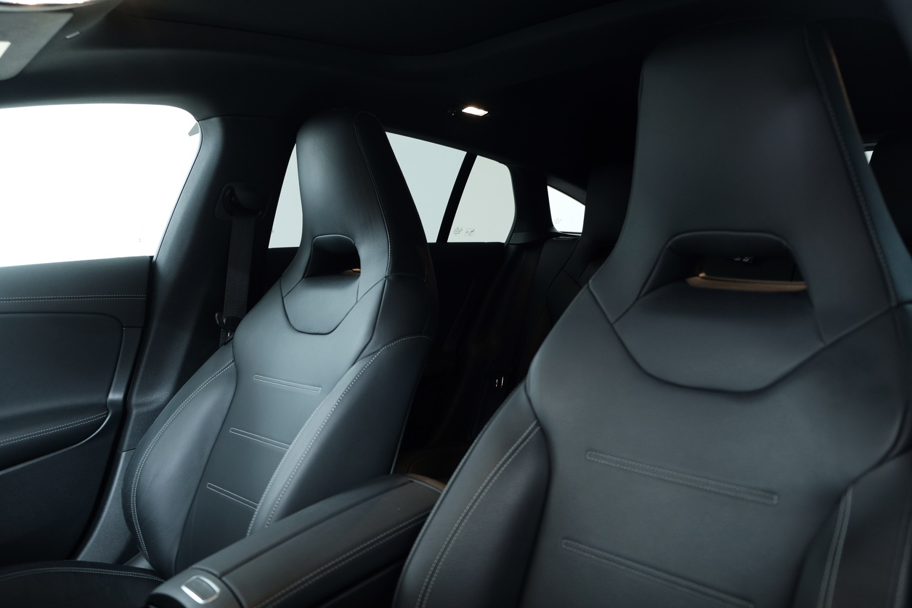 MERCEDES-BENZ CLA Shooting Brake 250 4Matic 7G-DCT AMG Line-image-10