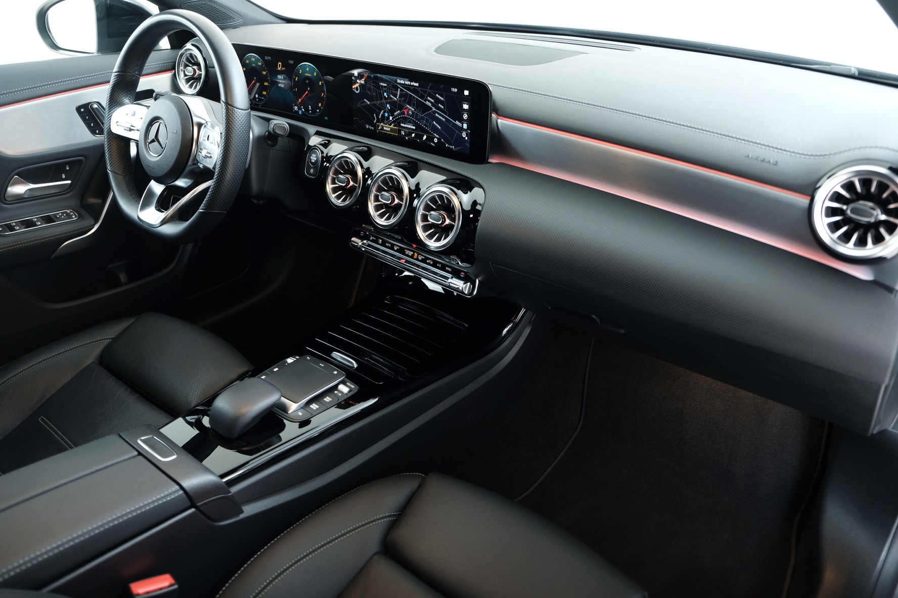 MERCEDES-BENZ CLA Shooting Brake 250 4Matic 7G-DCT AMG Line-image-5