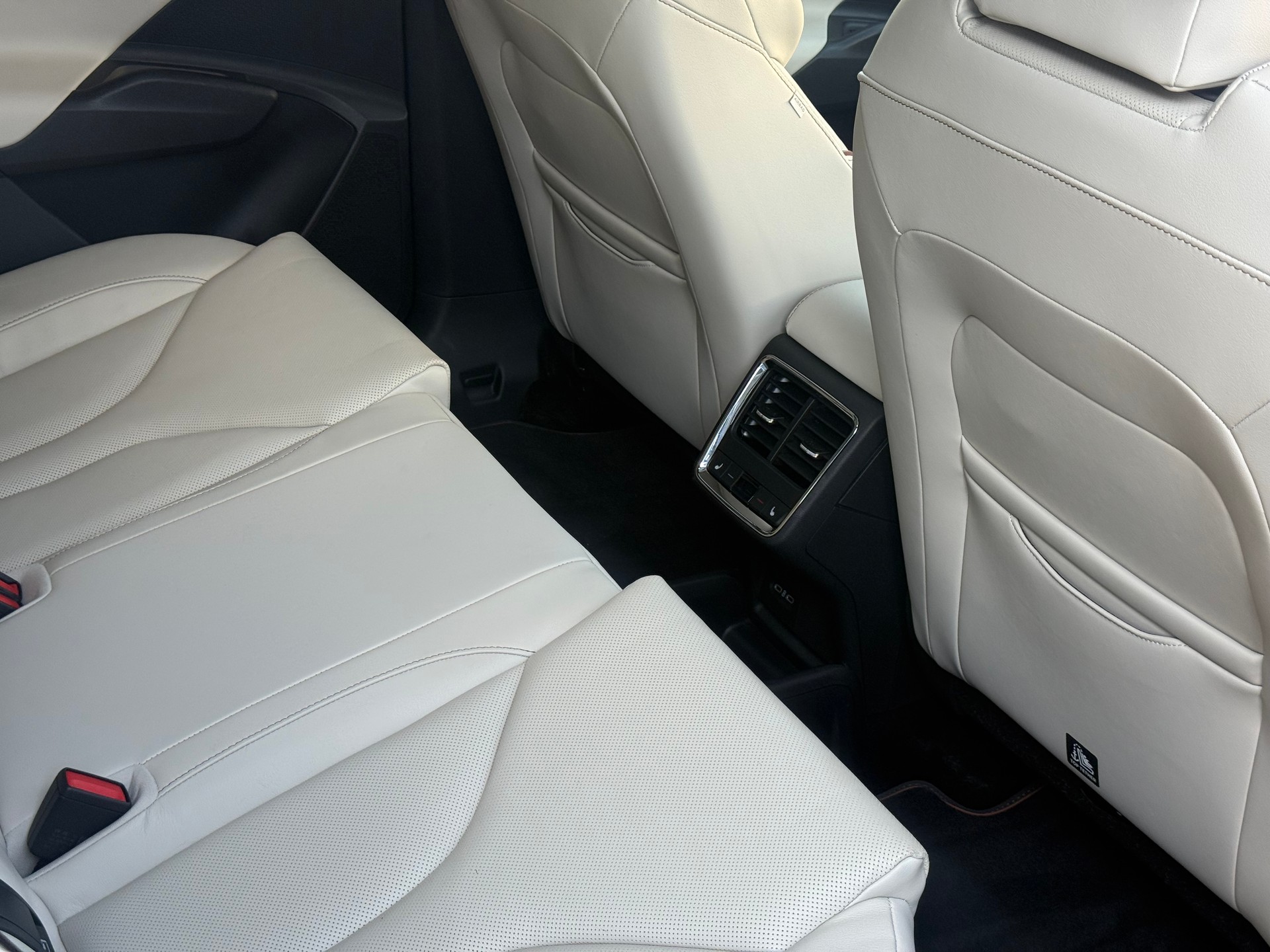 SKODA Enyaq 85x L&K 4x4-image-13