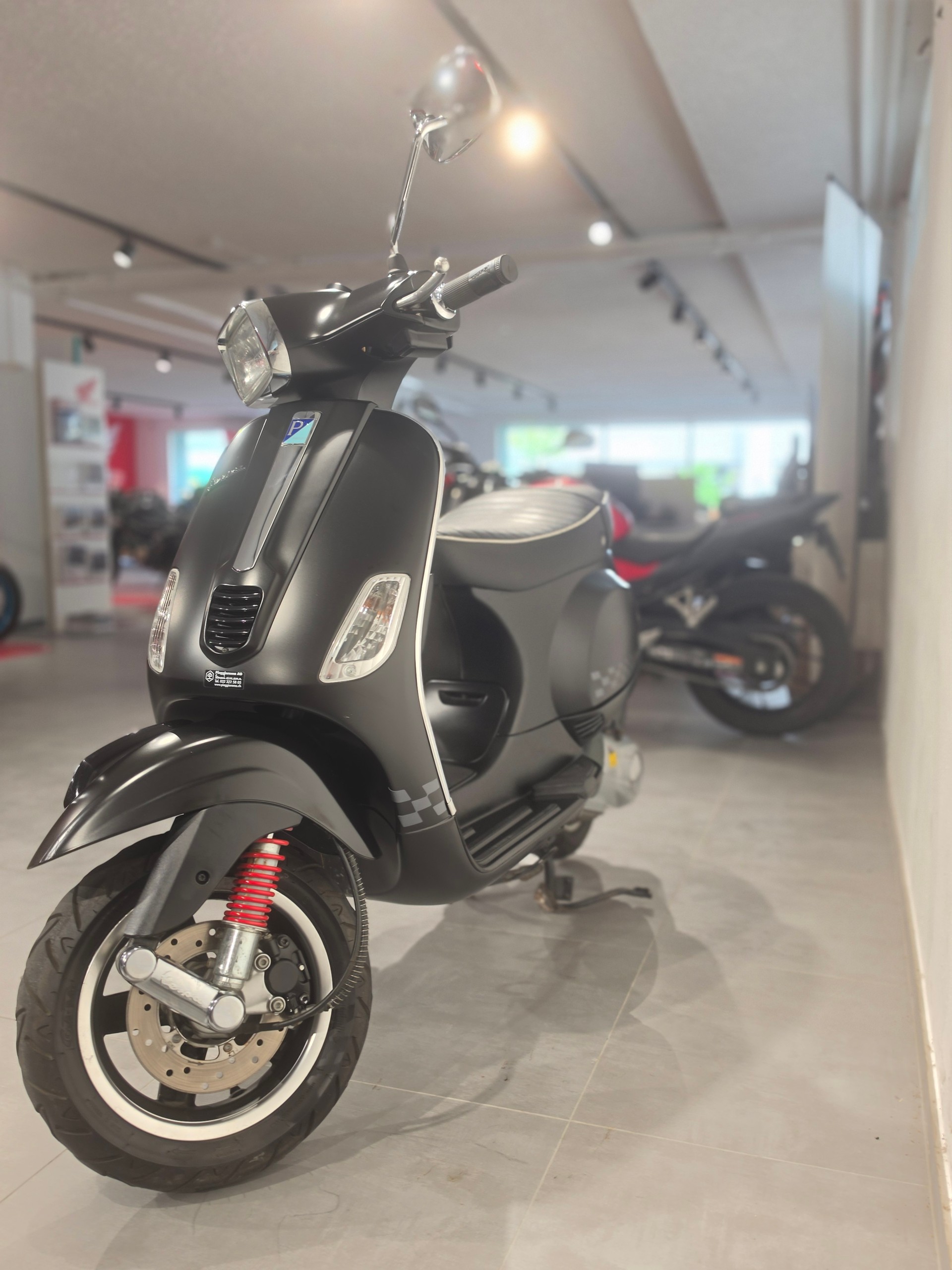 PIAGGIO Vespa 125 LXS i.e. Sport 3V-showroom-element-2