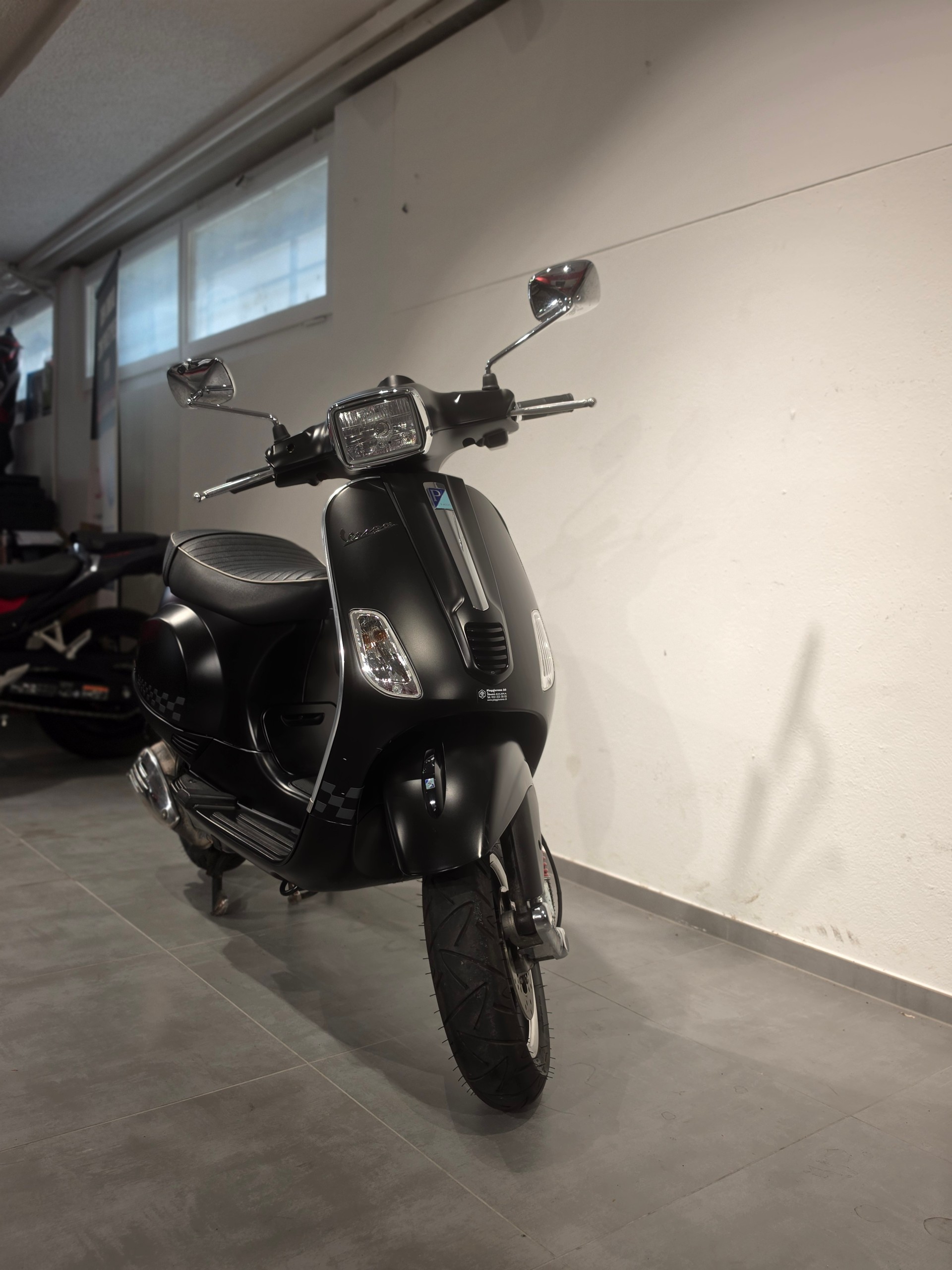 PIAGGIO Vespa 125 LXS i.e. Sport 3V-showroom-element-1