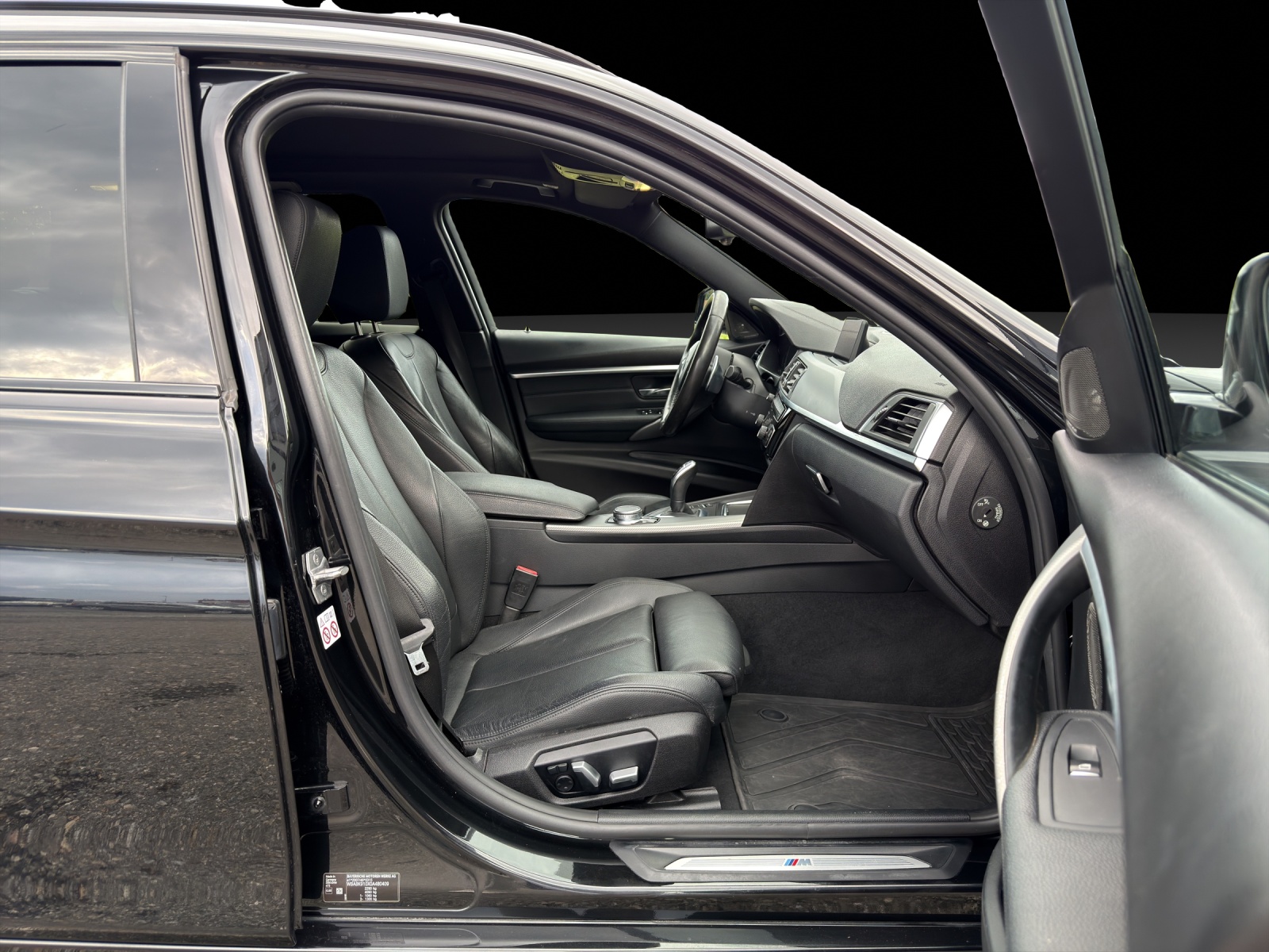 BMW 330d xDrive Touring Edition M Sport Steptronic-image-15