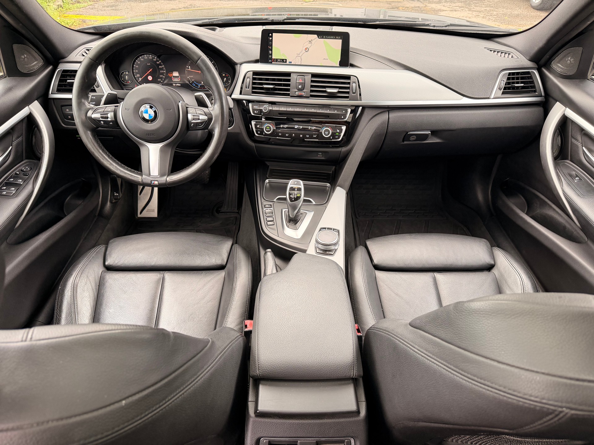 BMW 330d xDrive Touring Edition M Sport Steptronic-image-12