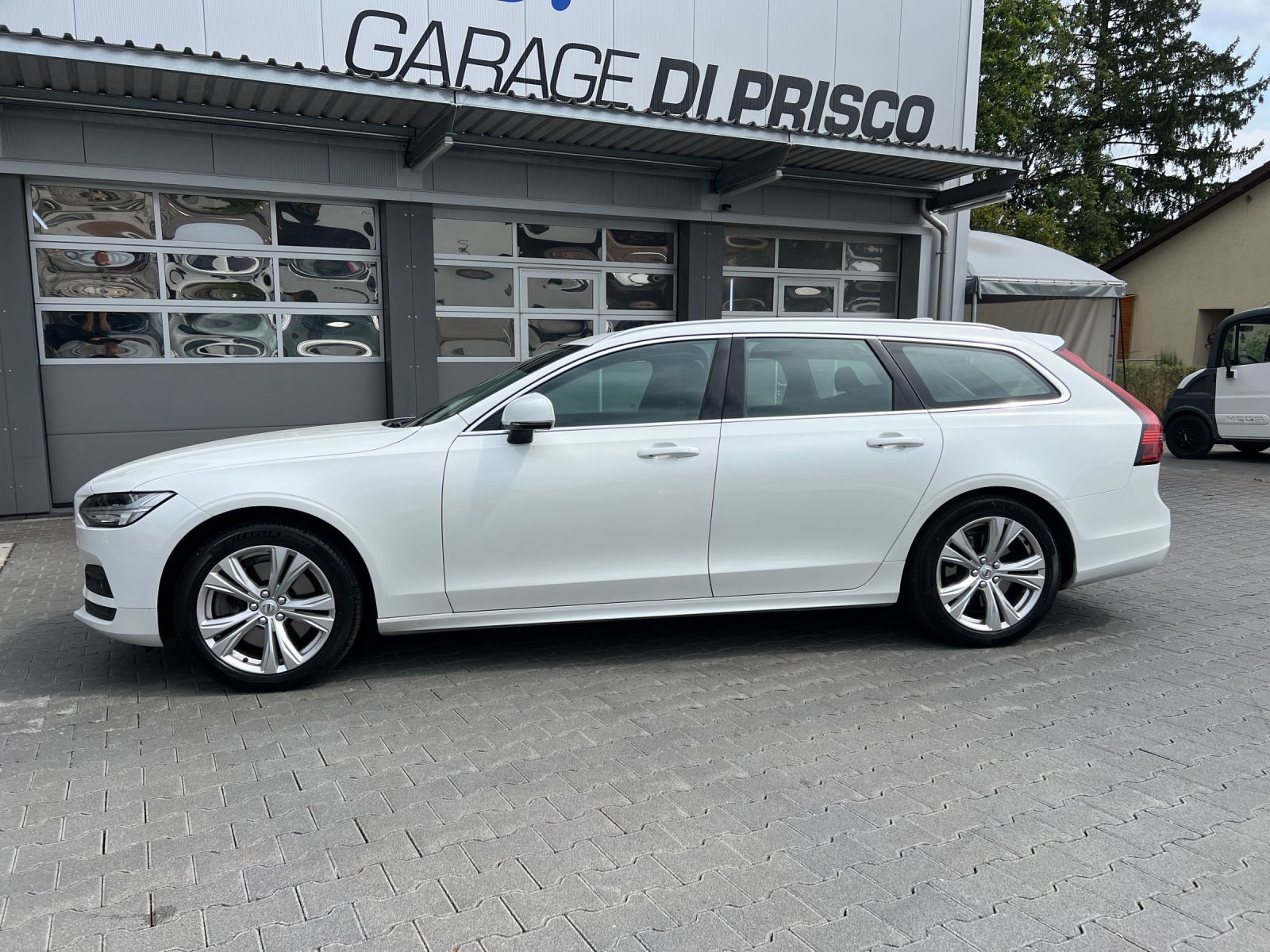 VOLVO V90 B4 Benzin Mild Hybrid Momentum Geartronic-image-1