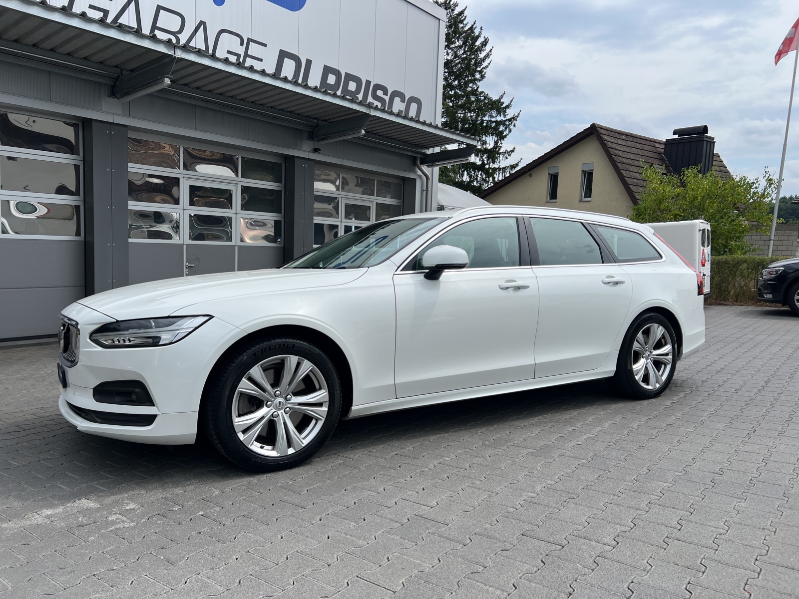 VOLVO V90 B4 Benzin Mild Hybrid Momentum Geartronic-image-0