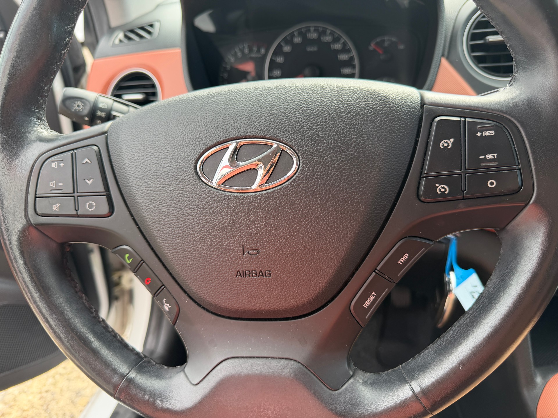 HYUNDAI i10 1.2 Amplia-image-8