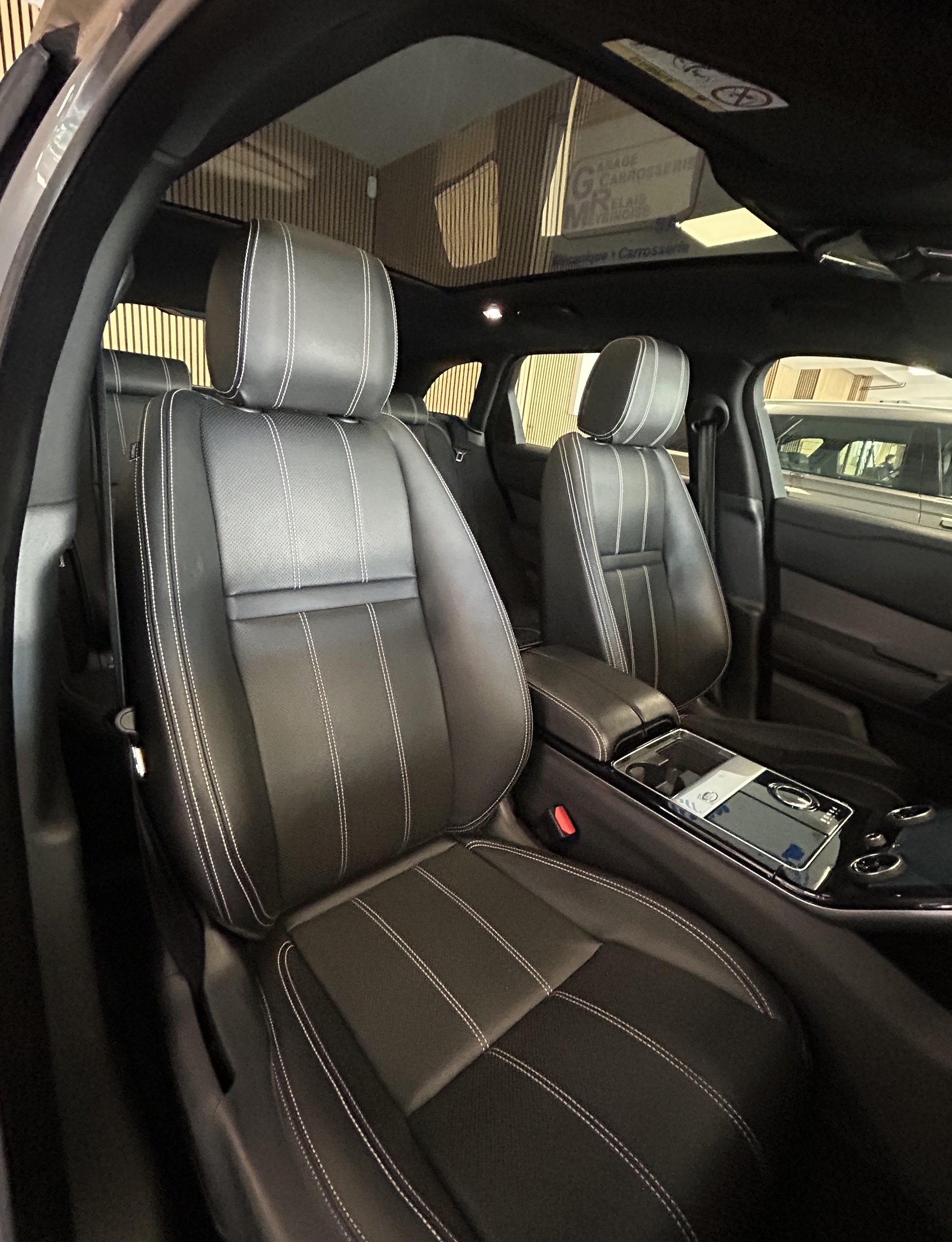 LAND ROVER Range Rover Velar 2.0 T S-image-17