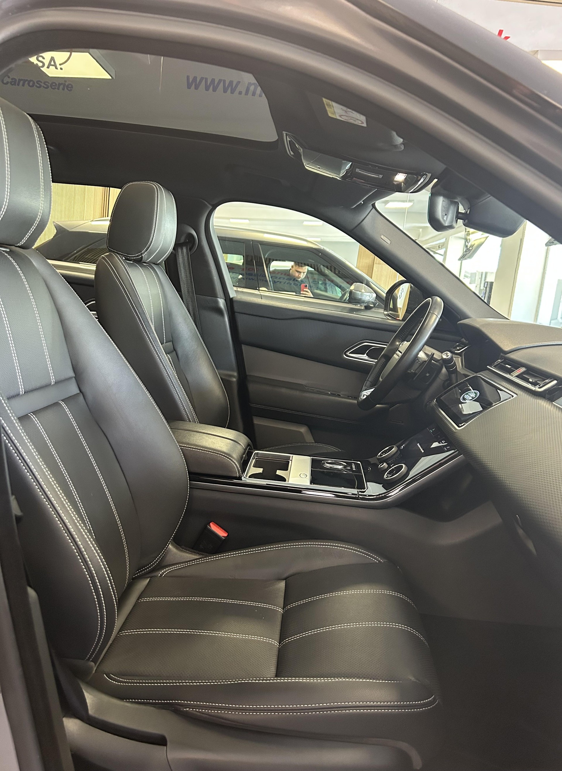 LAND ROVER Range Rover Velar 2.0 T S-image-16