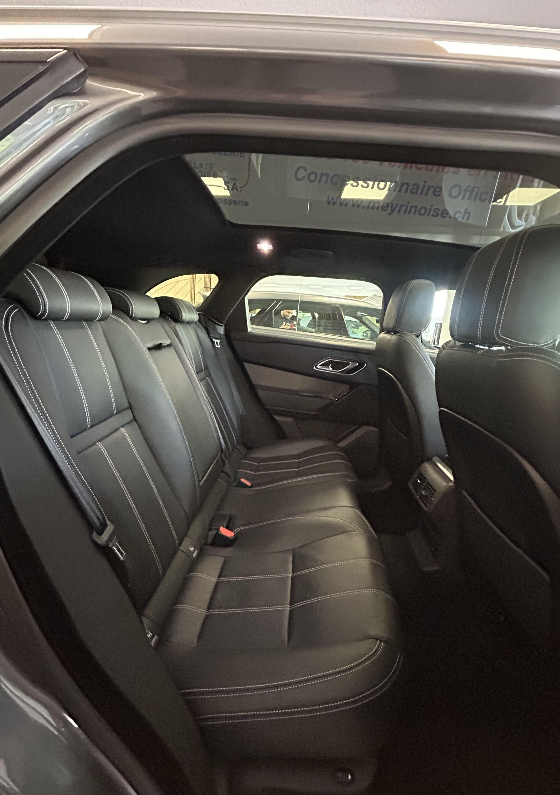 LAND ROVER Range Rover Velar 2.0 T S-image-18