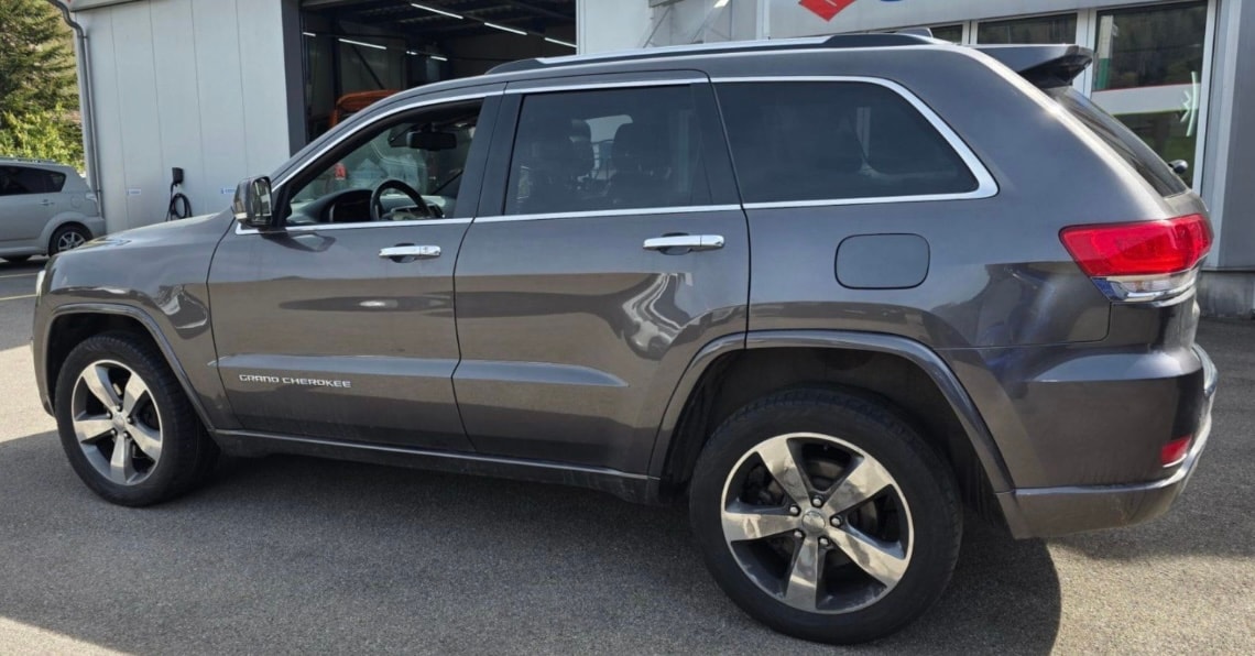 JEEP Grand Cherokee 3.0 CRD Overland Automatic-image-3