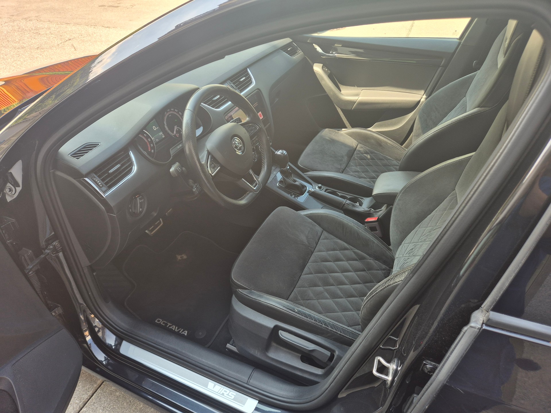 SKODA Octavia Combi 2.0 TDI RS 4x4 DSG-image-6