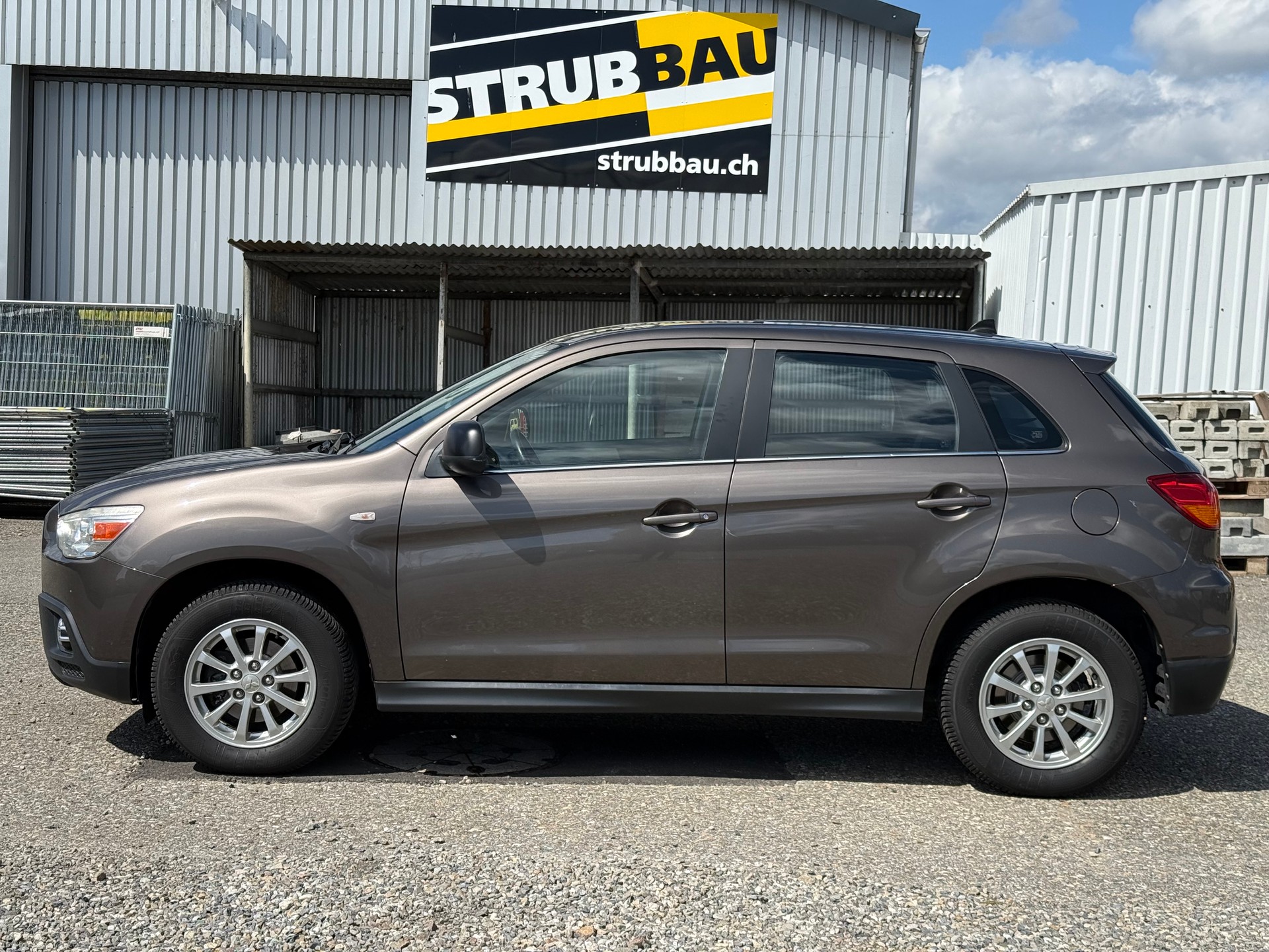 MITSUBISHI ASX 1.8 DID Invite 4WD-image-2