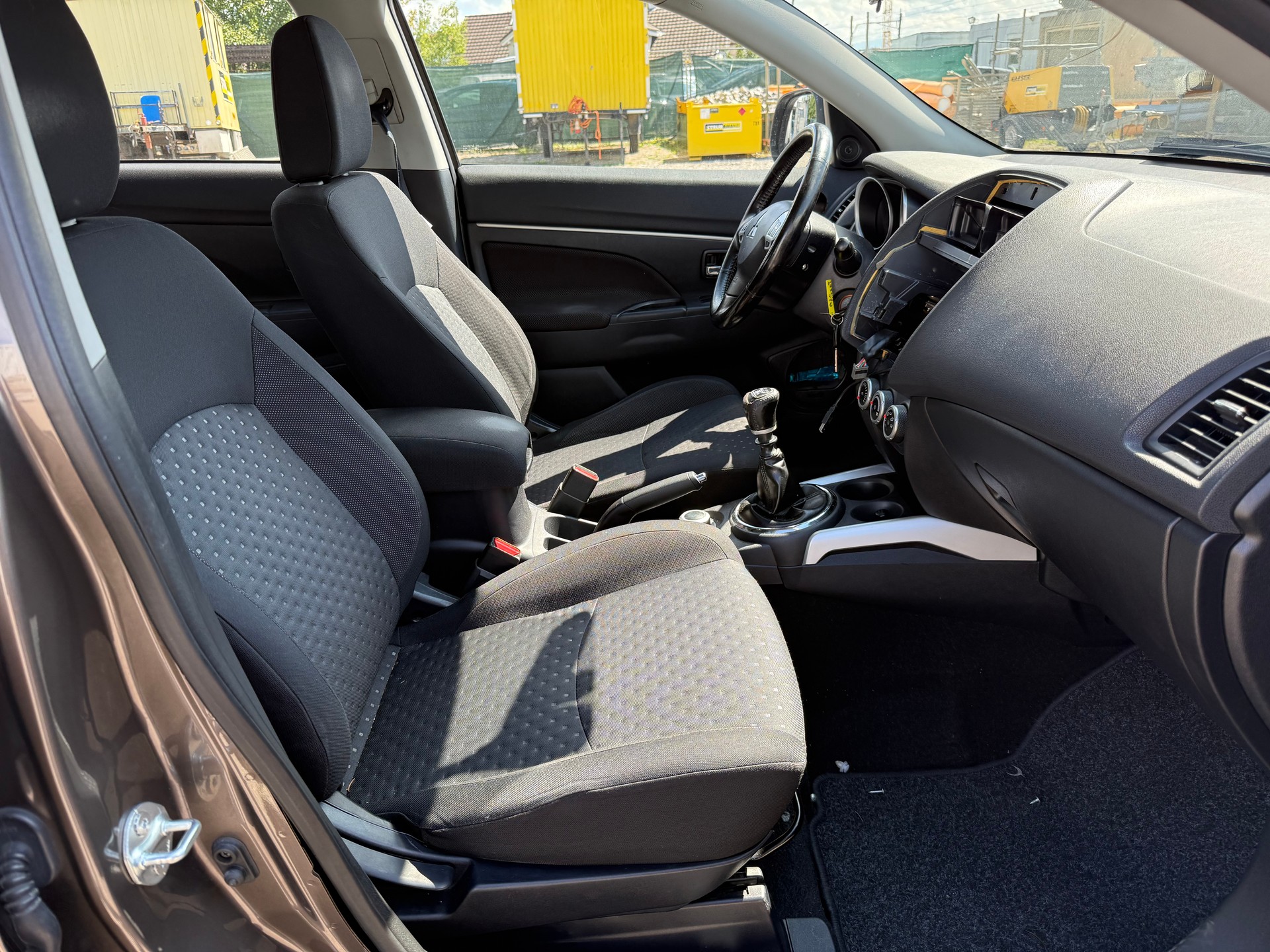 MITSUBISHI ASX 1.8 DID Invite 4WD-image-11