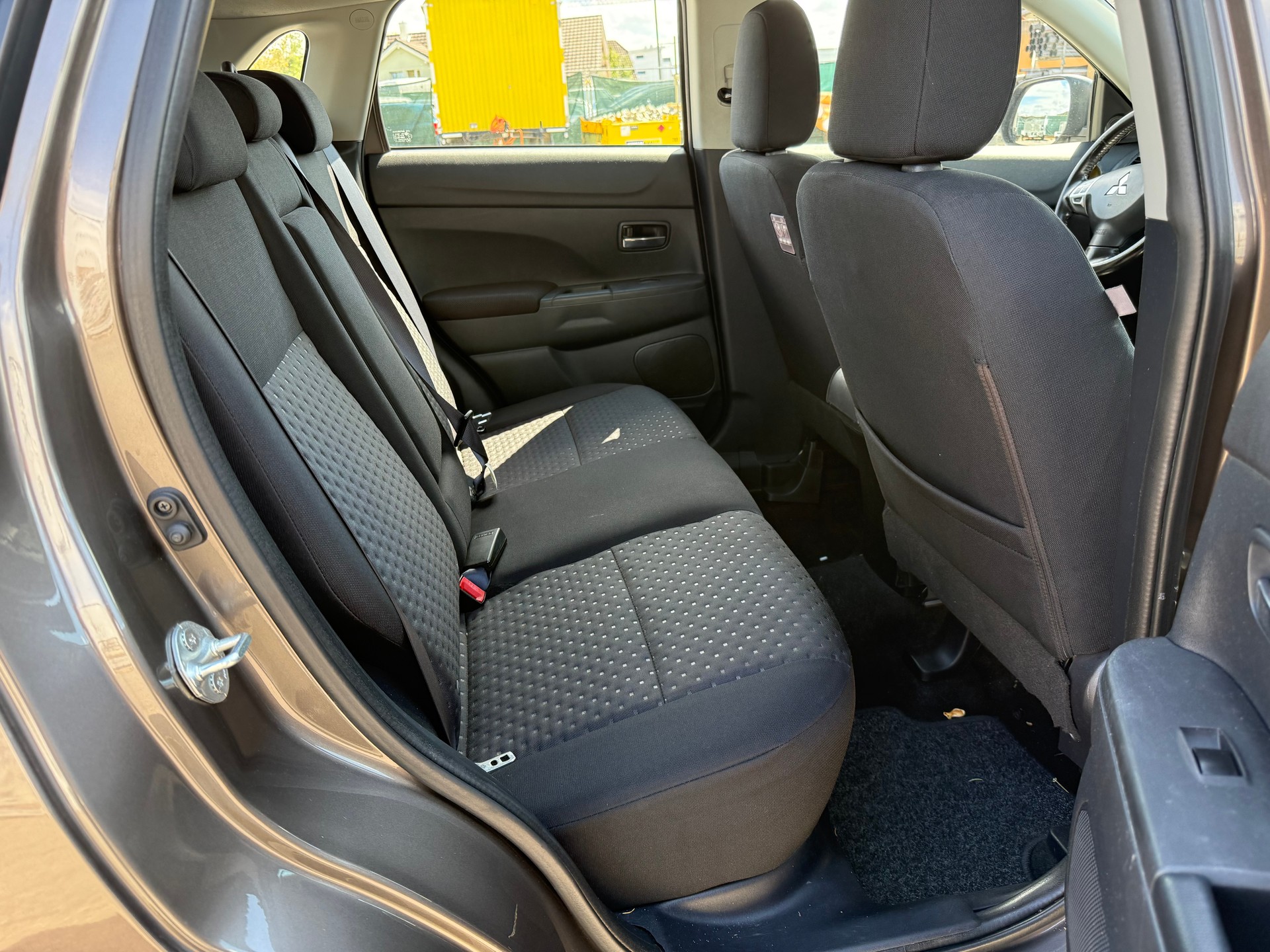 MITSUBISHI ASX 1.8 DID Invite 4WD-image-12