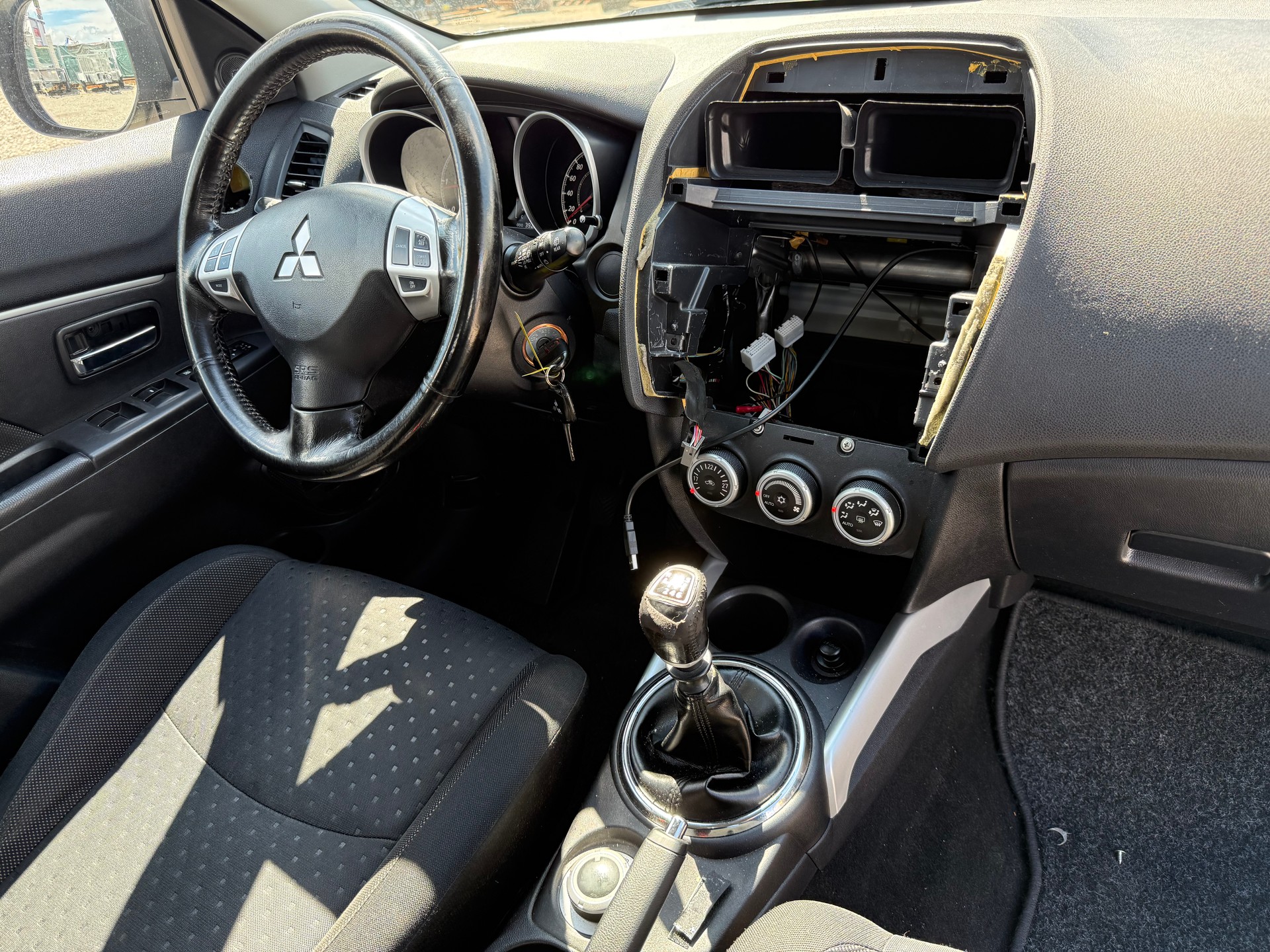MITSUBISHI ASX 1.8 DID Invite 4WD-image-10