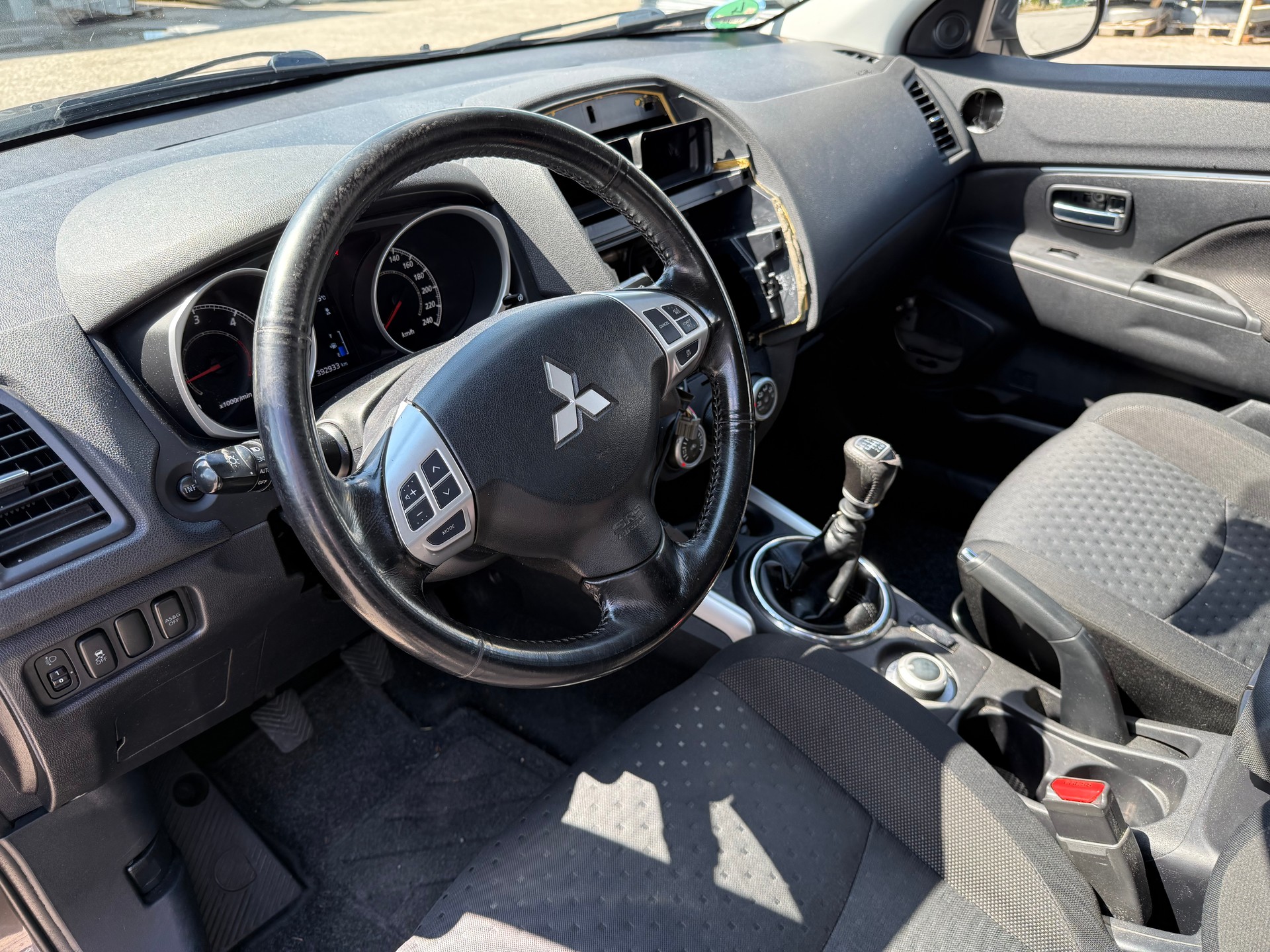 MITSUBISHI ASX 1.8 DID Invite 4WD-image-9