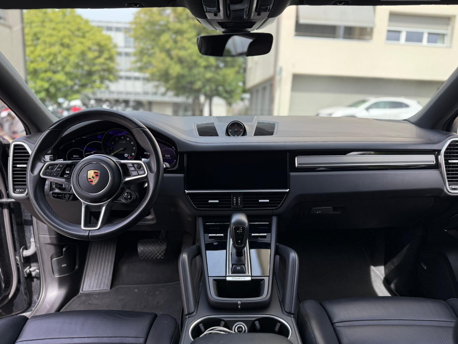 PORSCHE 3.0 V6 E-Hybrid Platinum Edition-image-8