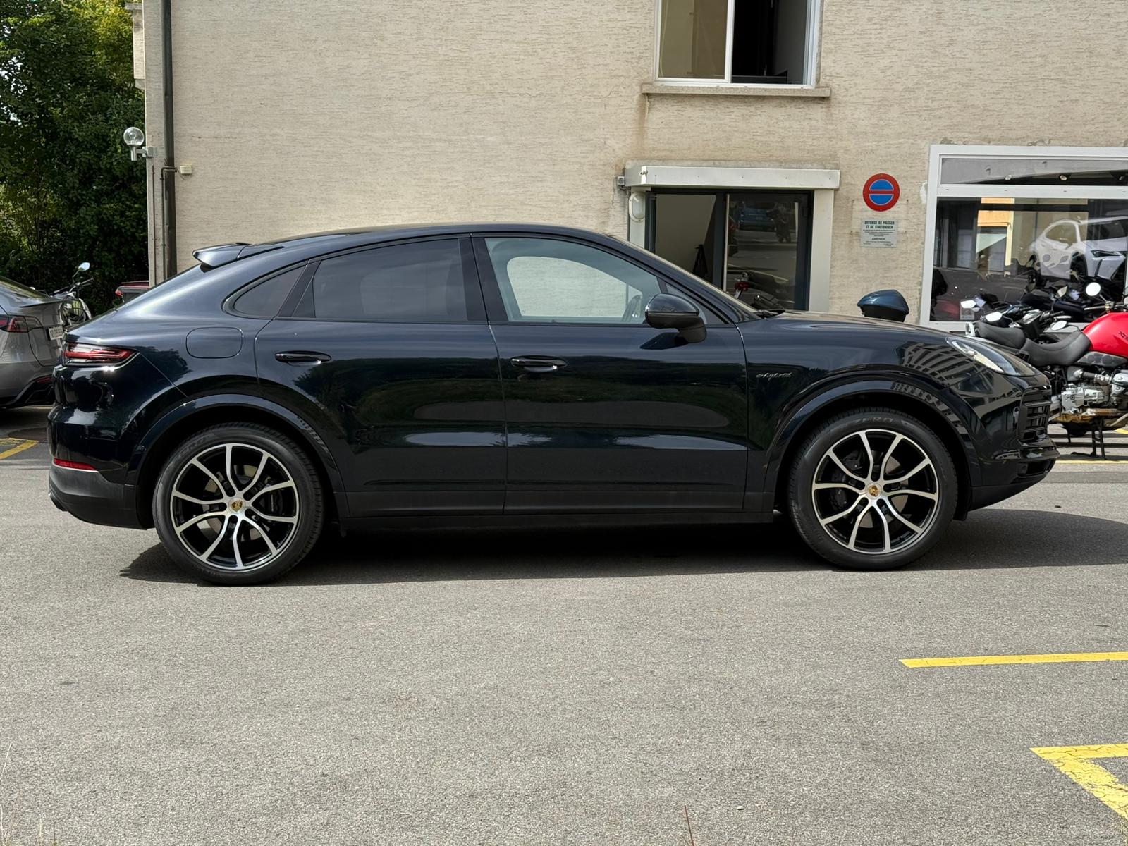 PORSCHE 3.0 V6 E-Hybrid Platinum Edition-image-3