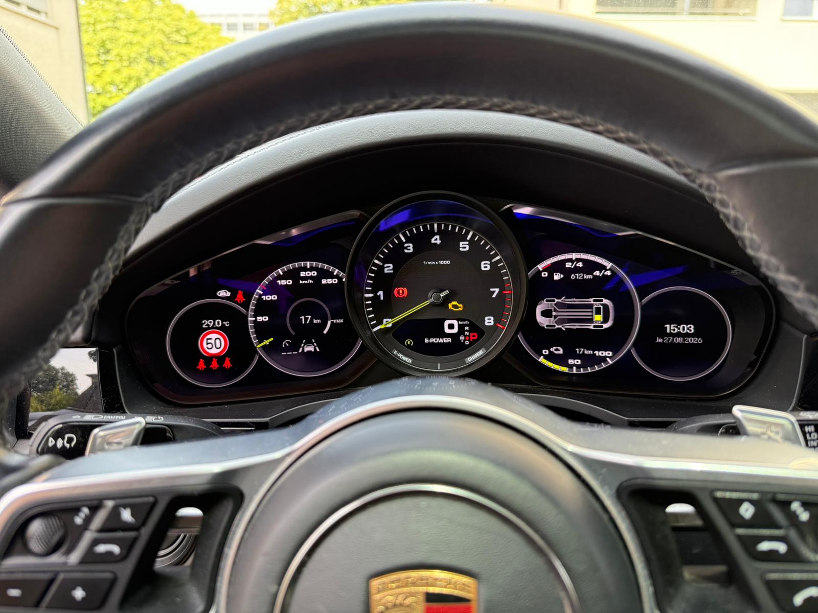 PORSCHE 3.0 V6 E-Hybrid Platinum Edition-image-12