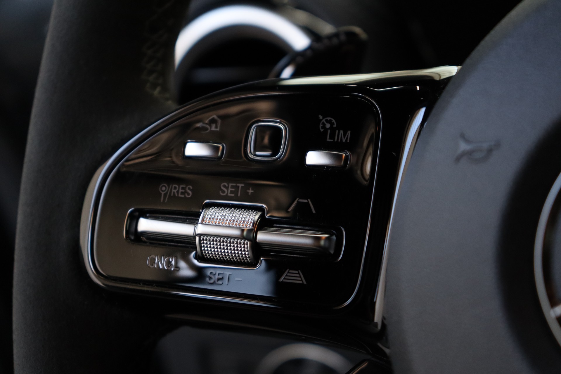 MERCEDES-BENZ AMG GT R Speedshift DCT-image-20