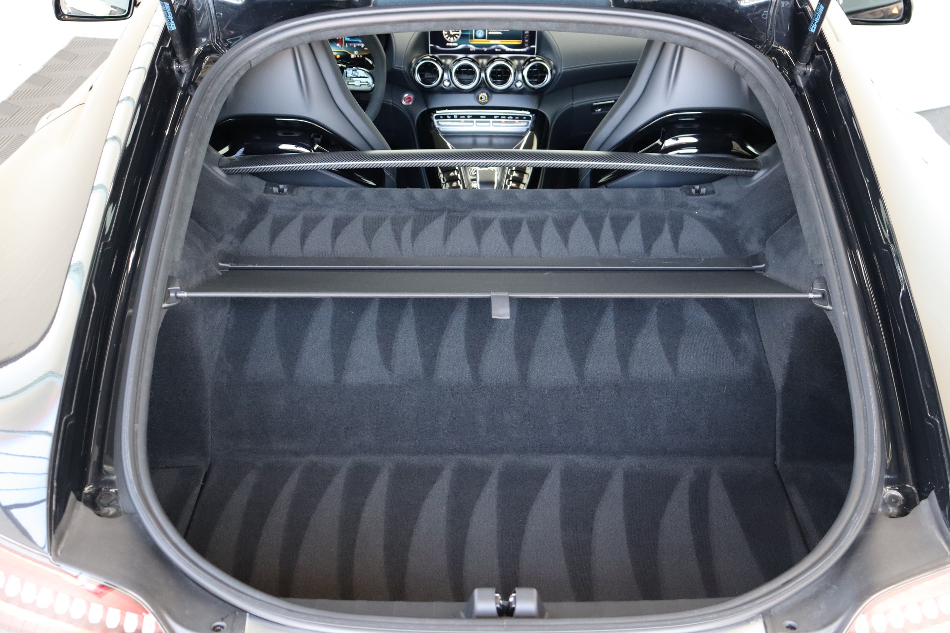 MERCEDES-BENZ AMG GT R Speedshift DCT-image-17